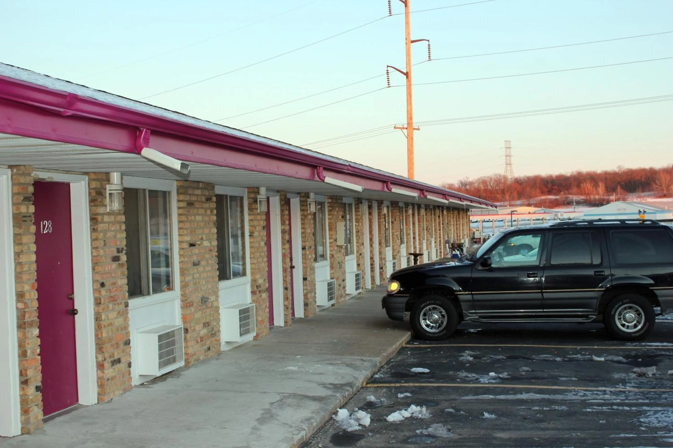 Property Building in Valustay Inn Shakopee