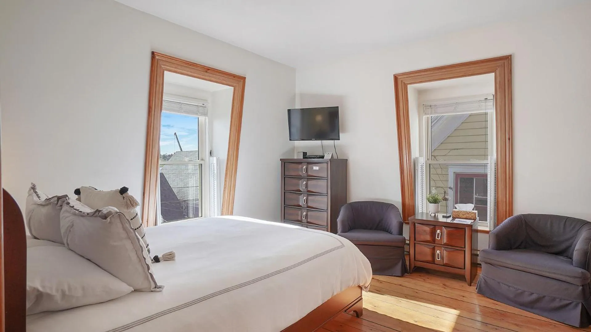 Bed in Sail Inn Lunenburg