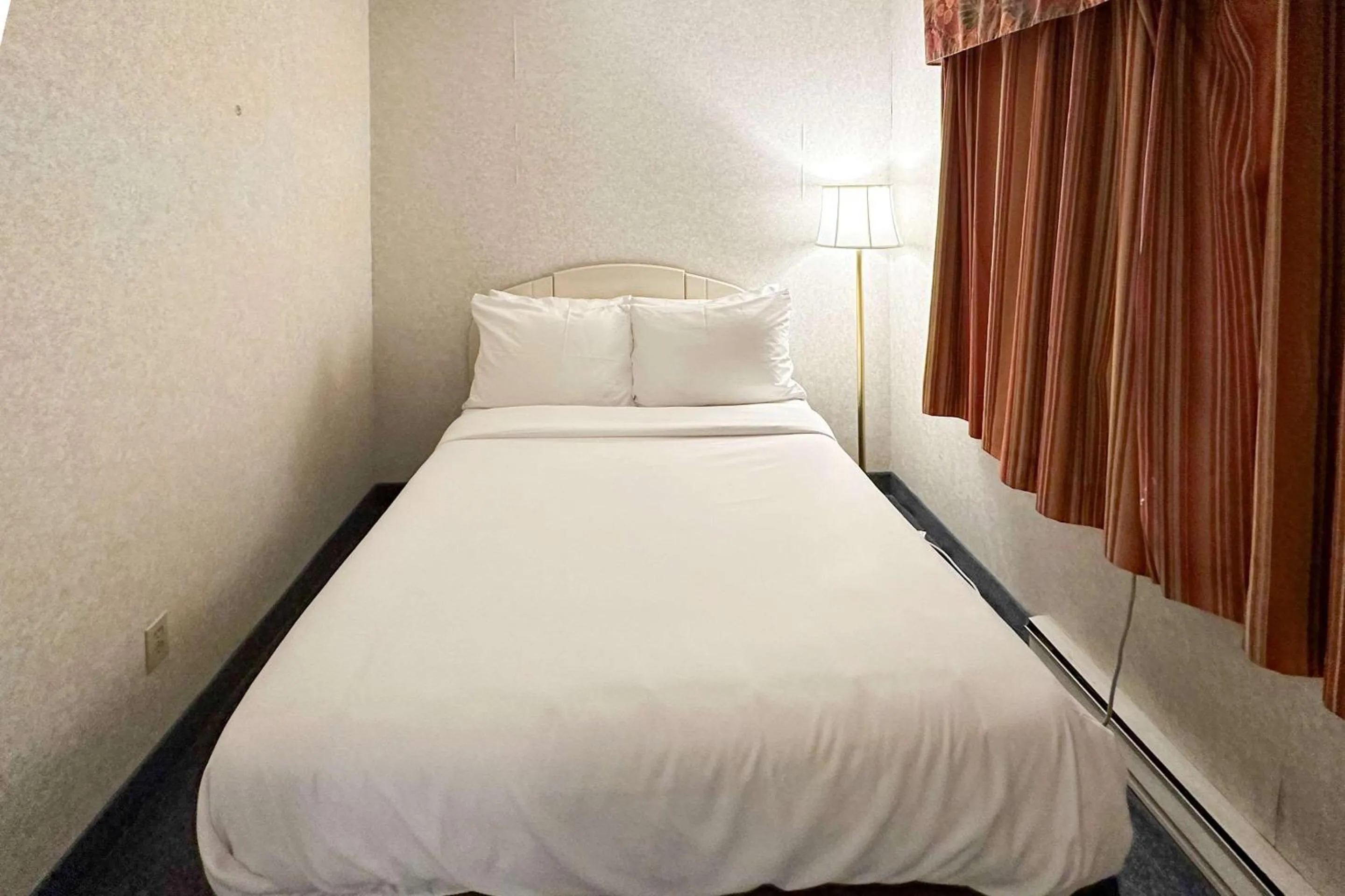 Bedroom in Canadas Best Value Inn & Suites Woodstock