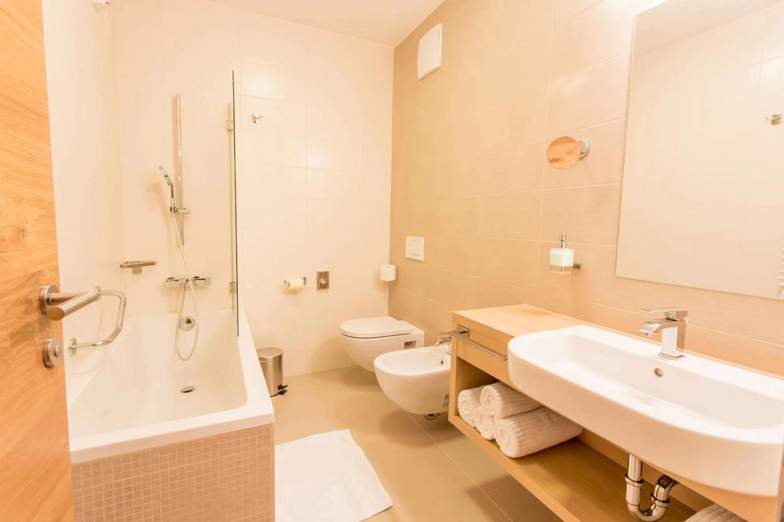 Toilet in Lake Peak Apartments, Ribniško Pohorje