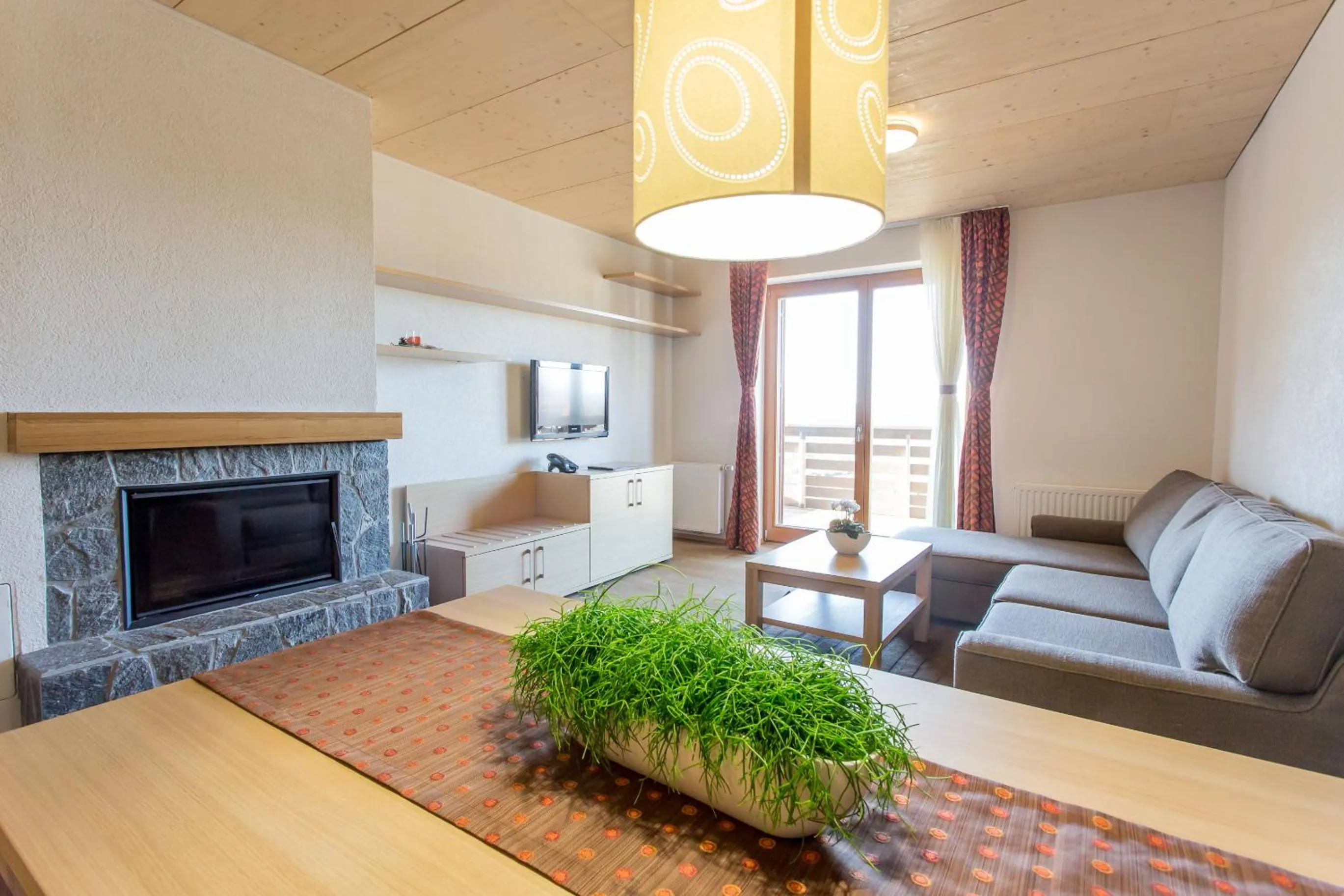 TV and multimedia in Lake Peak Apartments, Ribniško Pohorje
