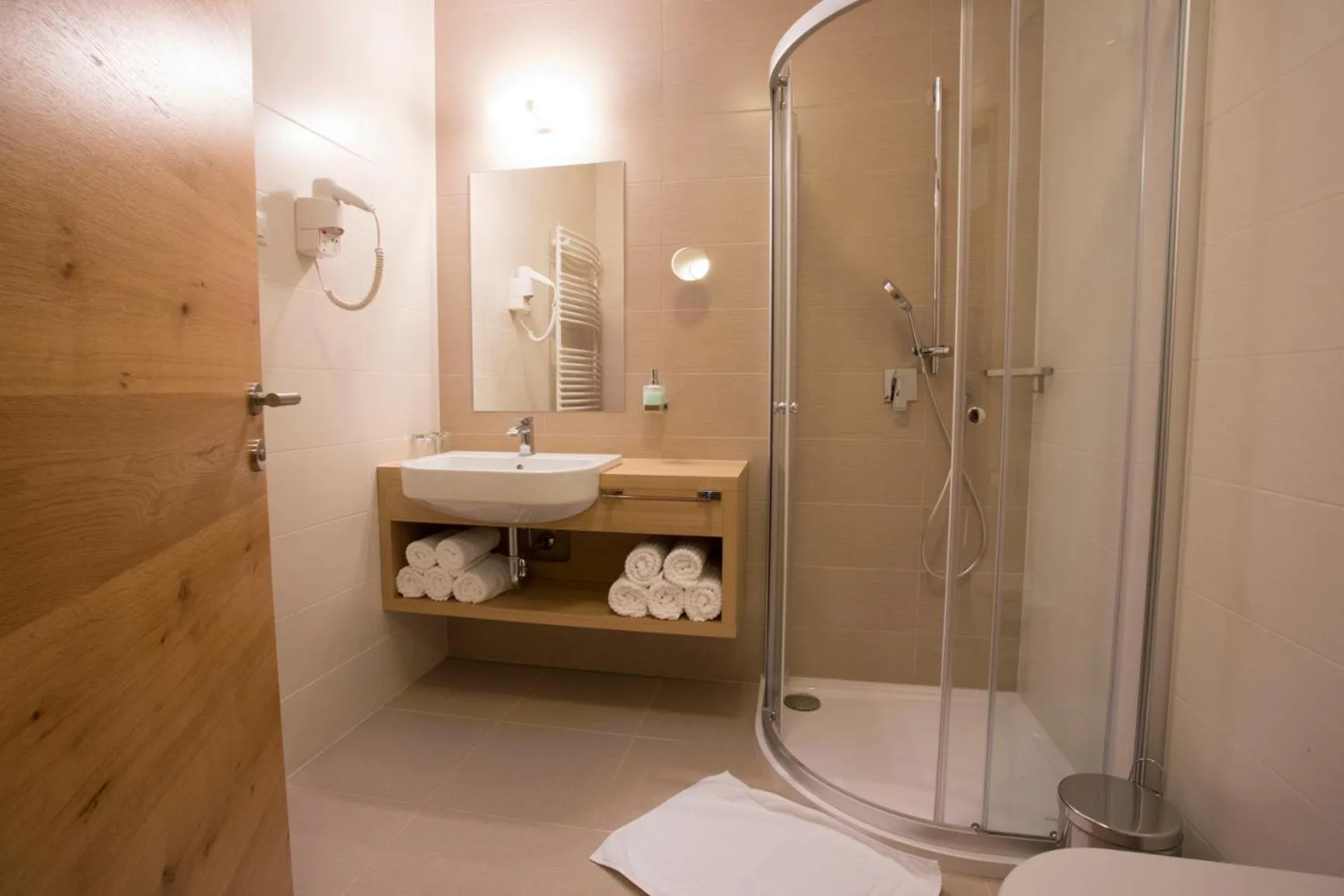 Shower in Lake Peak Apartments, Ribniško Pohorje