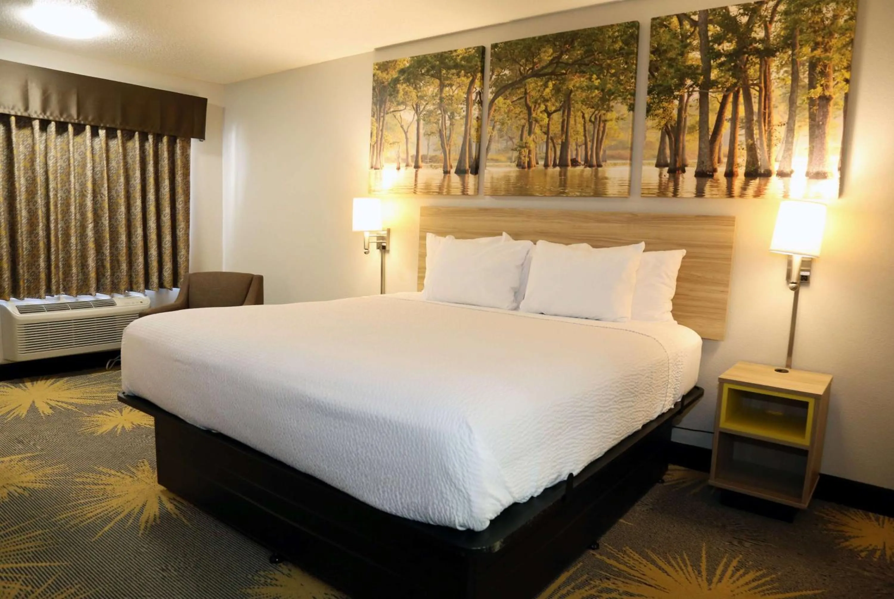 Photo of the whole room, Bed in Days Inn by Wyndham Monroe, Louisiana