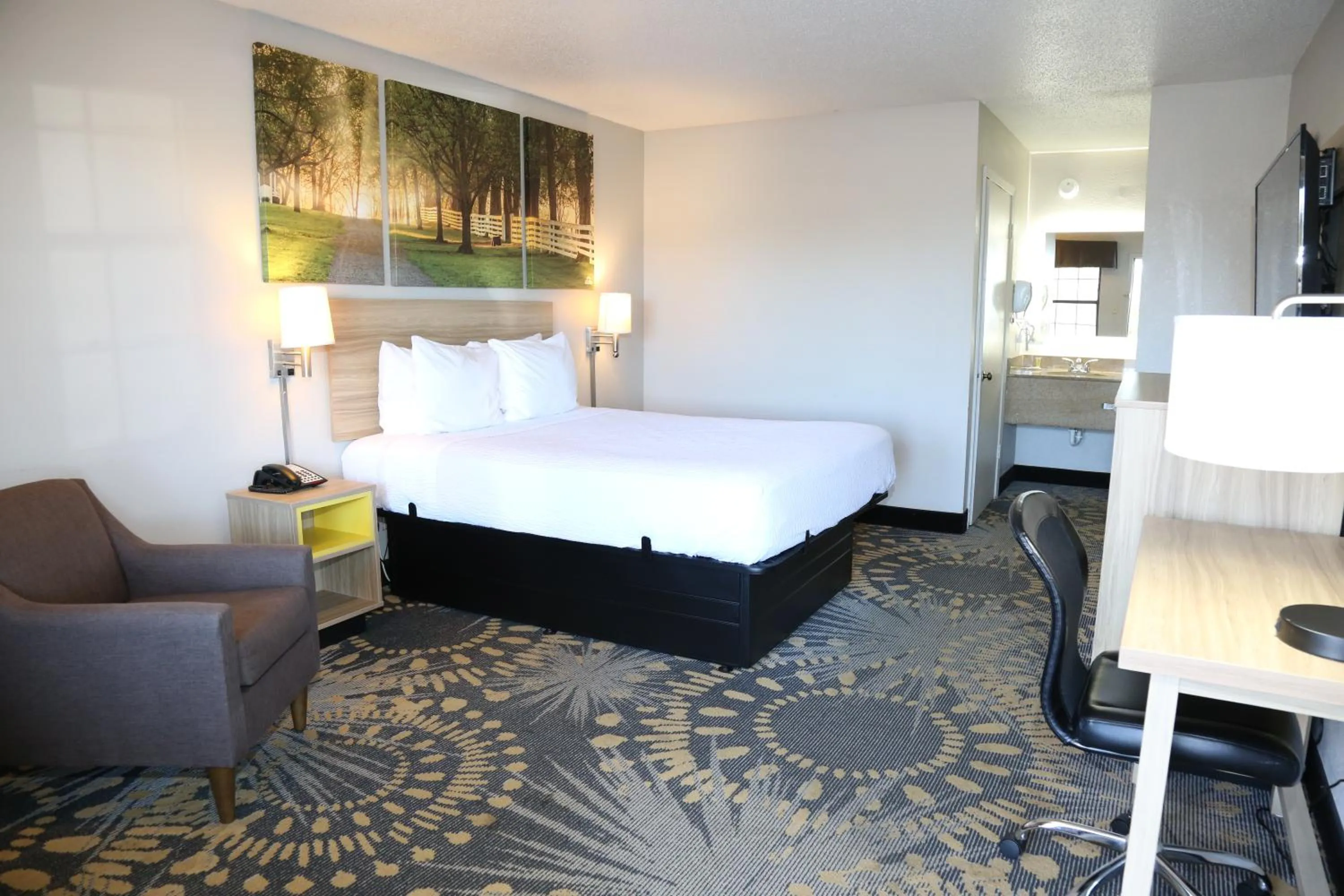 Bed in Days Inn by Wyndham Monroe, Louisiana