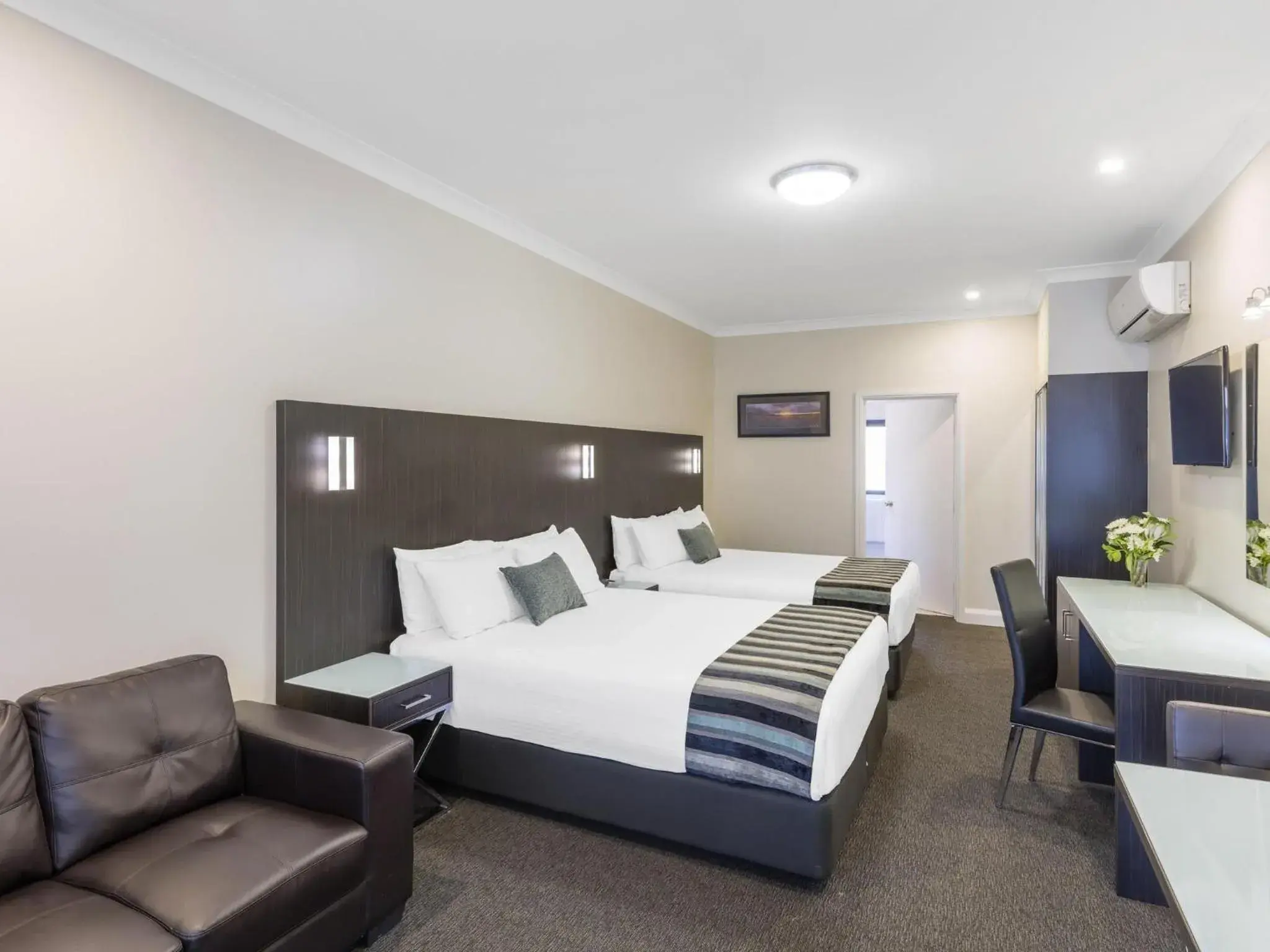 Bedroom, Bed in Mercure Goulburn Bedroom, Bed in Mercure Goulburn
