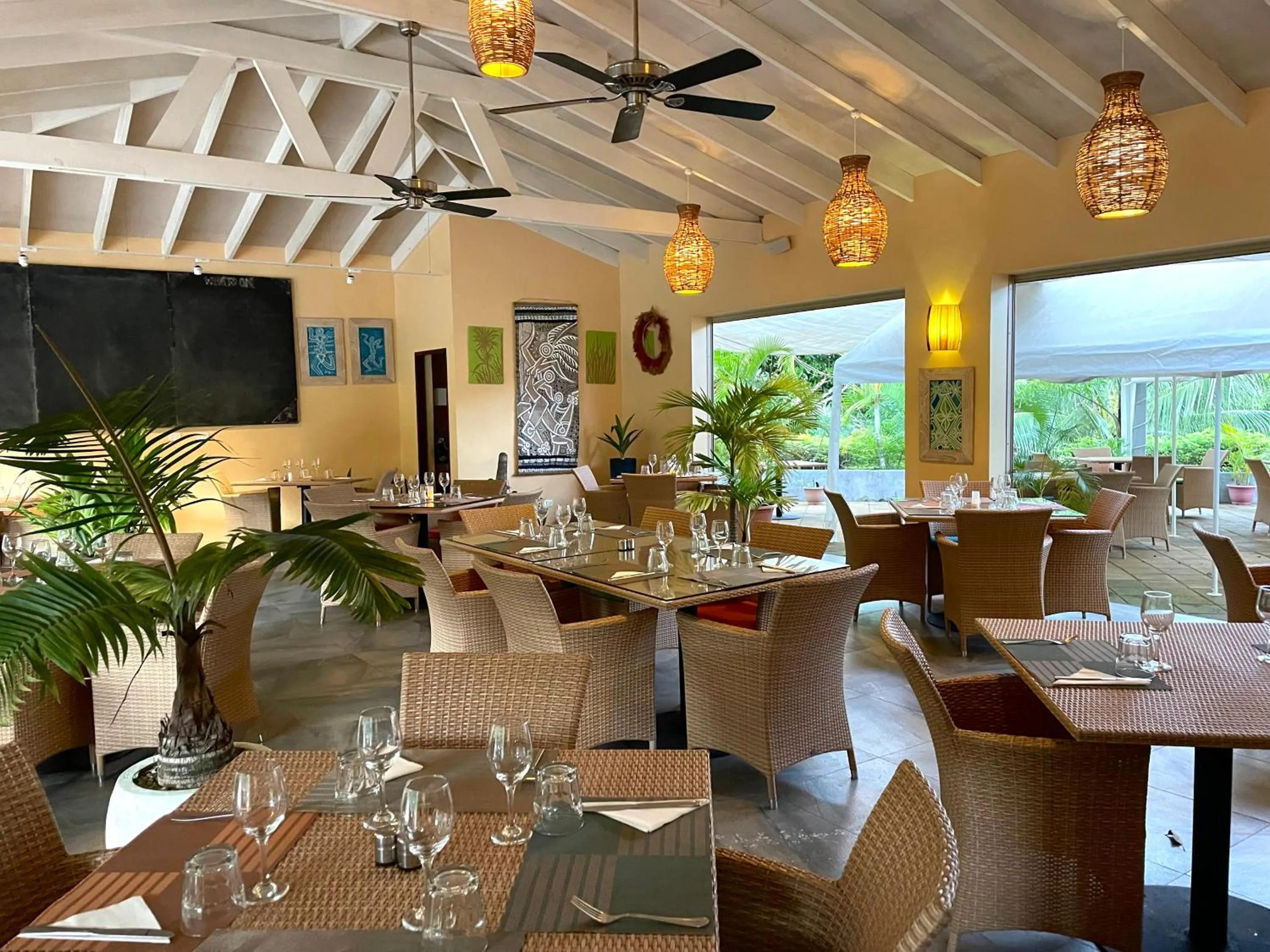 Restaurant/places to eat in Nasama Resort