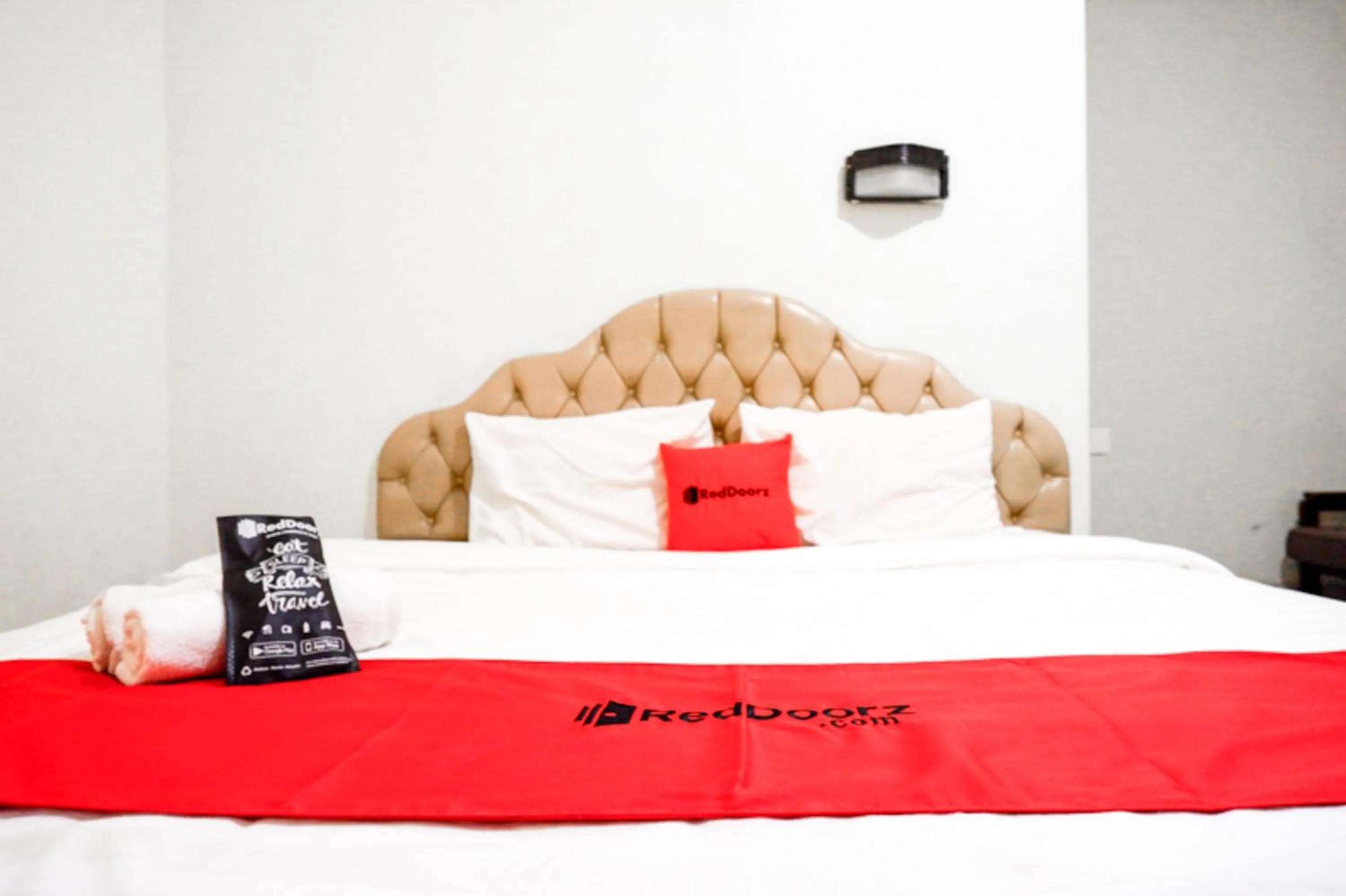 Bedroom, Bed in RedDoorz @ Hotel Citra Indah