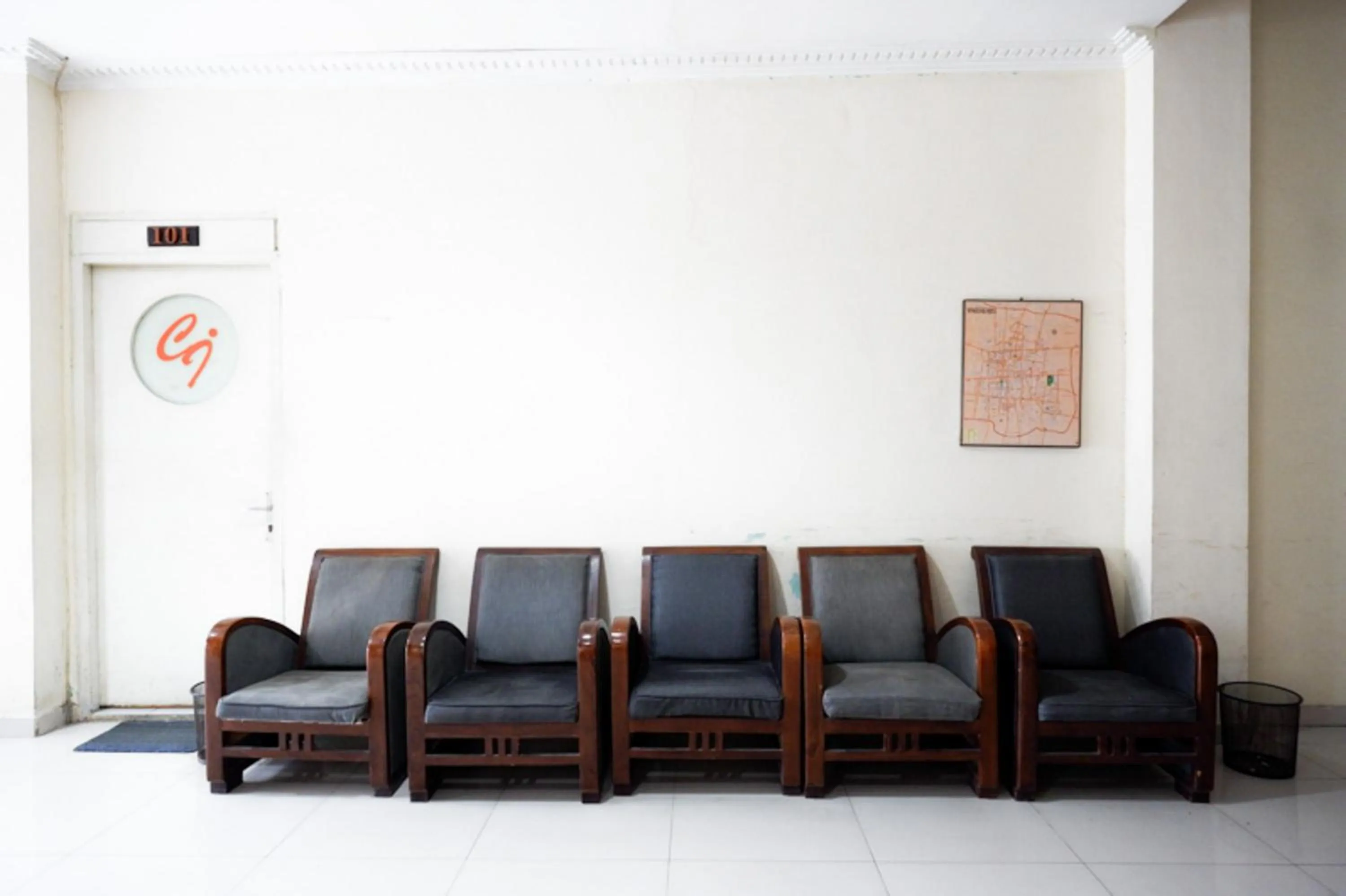 Seating area in RedDoorz @ Hotel Citra Indah