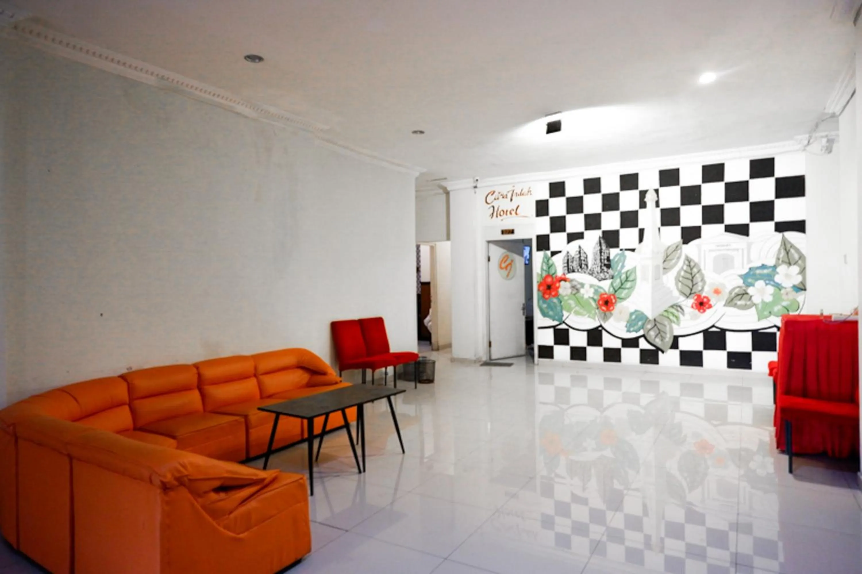 Seating area in RedDoorz @ Hotel Citra Indah