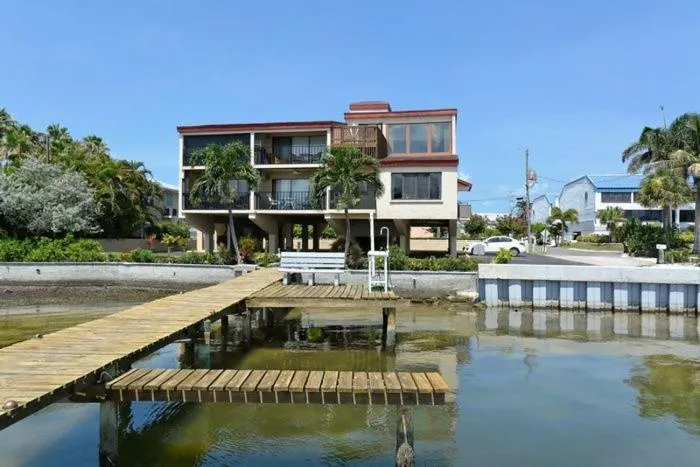 Property building in Bay Winds113 Home
