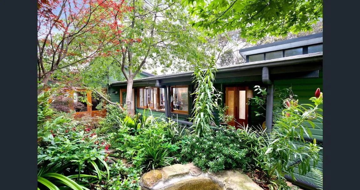 Four-Bedroom House in The Black Cockatoo - Secret Garden Treetops Home