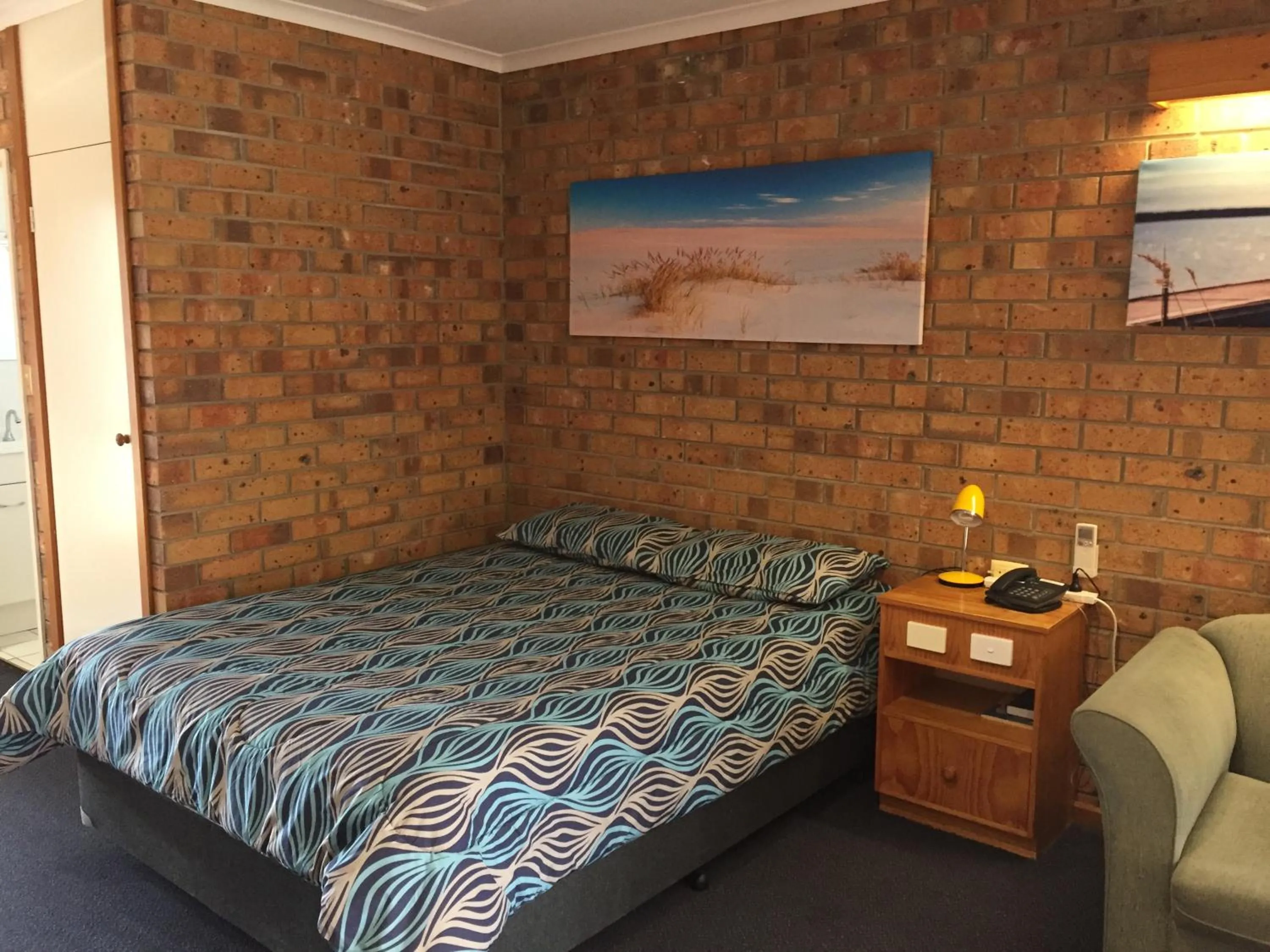 Bed in Kadina Gateway Motor Inn