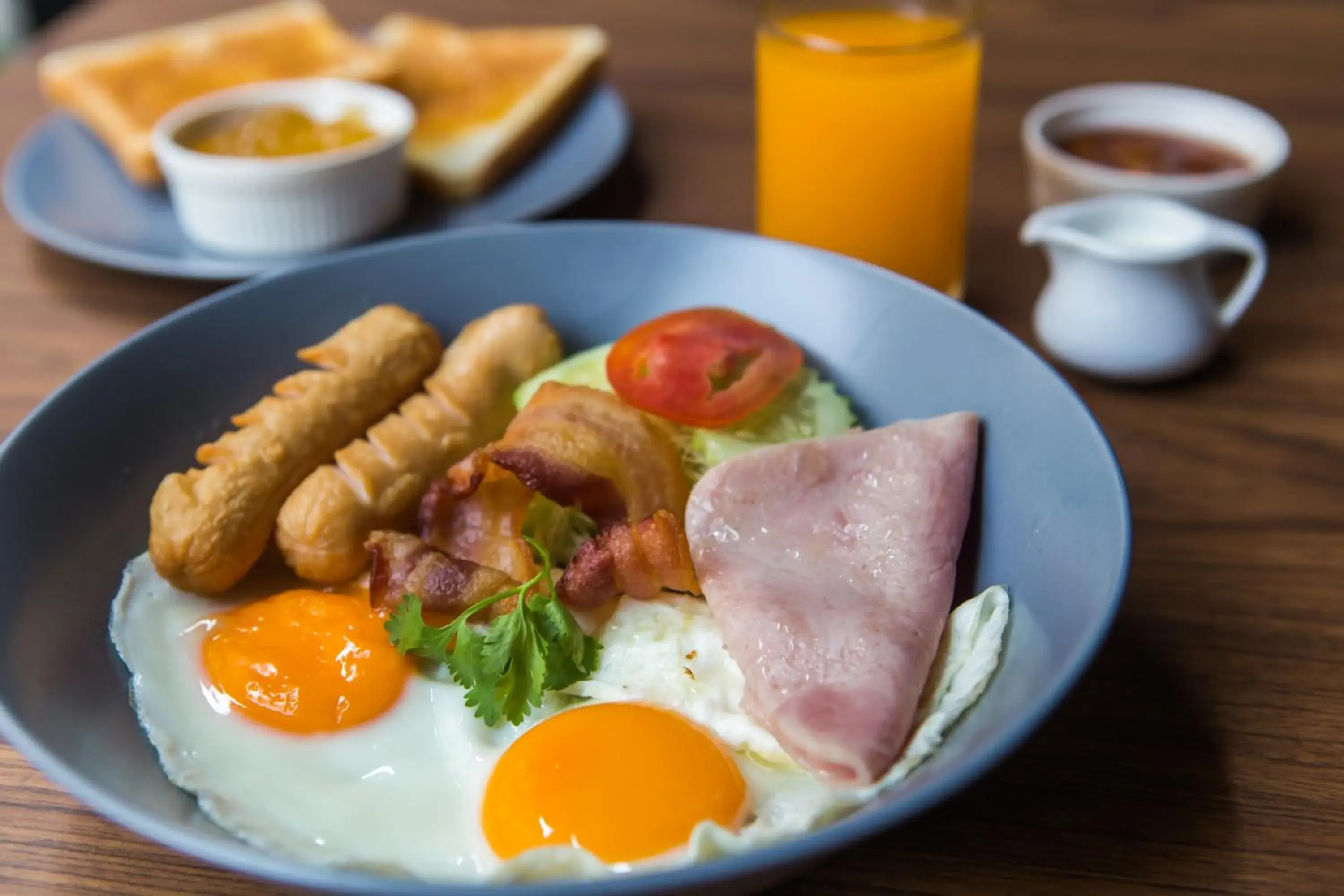 Breakfast in Maxim's Inn Breakfast in Maxim's Inn