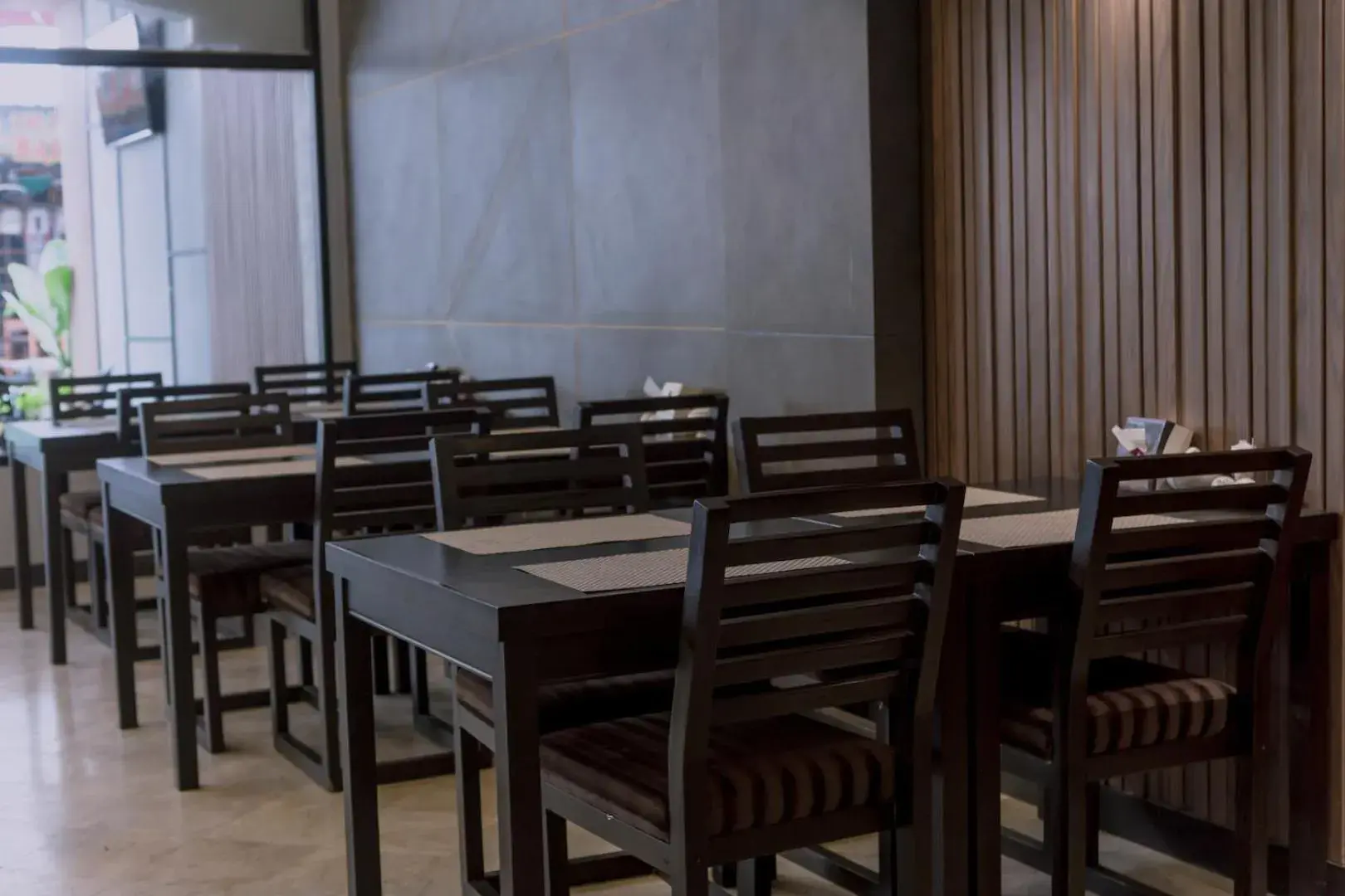 Restaurant/places to eat in Maxim's Inn Restaurant/places to eat in Maxim's Inn