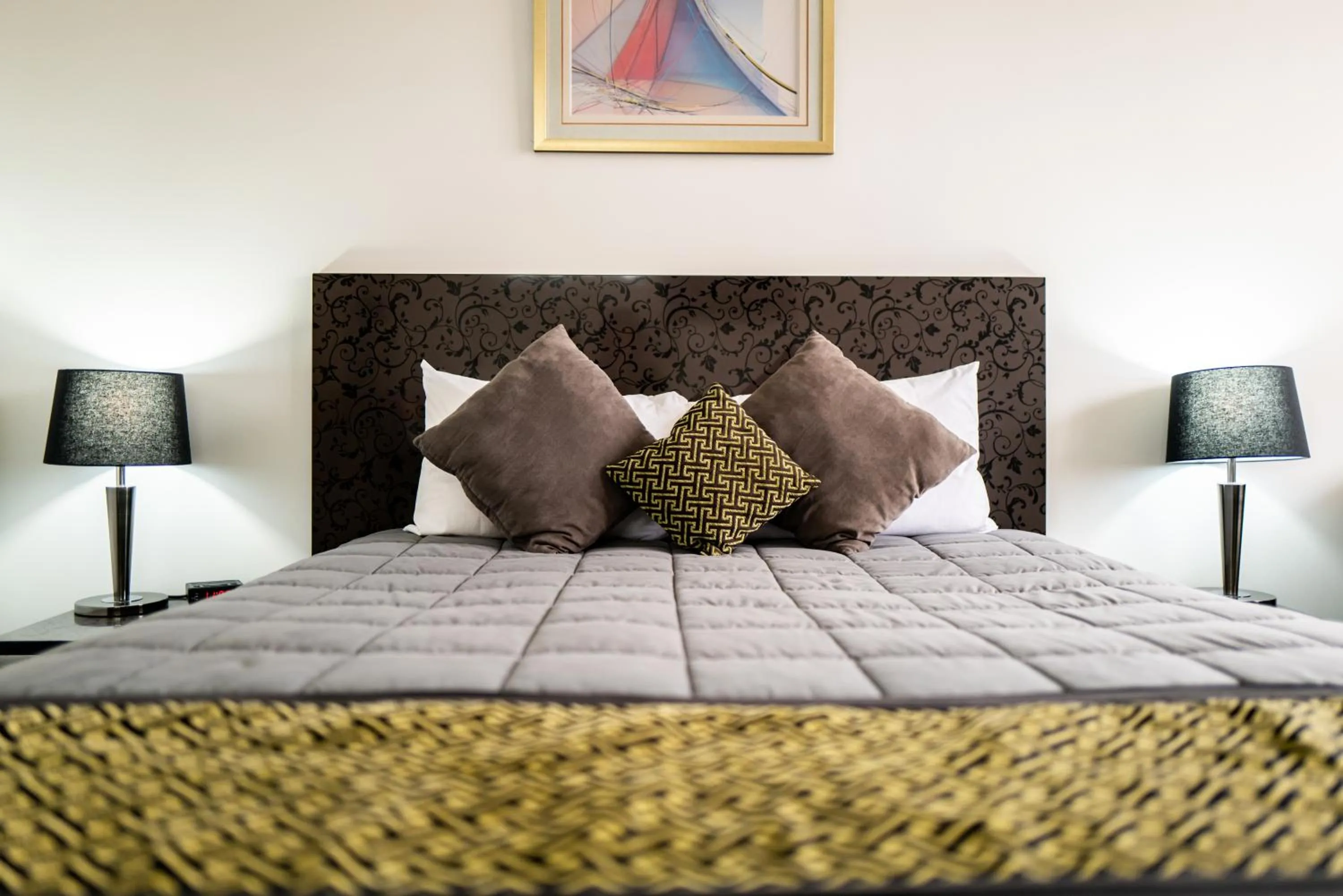 Bed in Burke & Wills Motor Inn