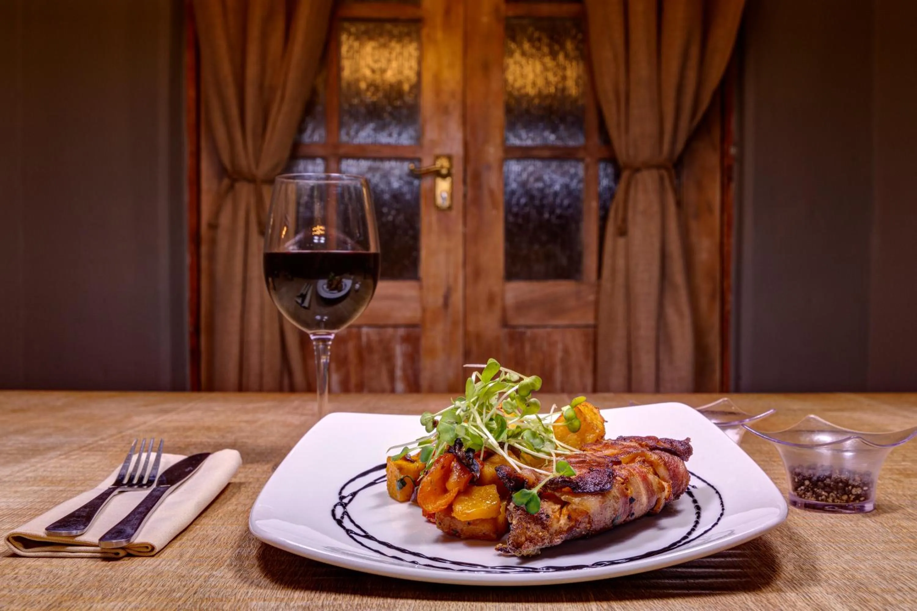 Restaurant/places to eat in Na’ankusê @ Utopia