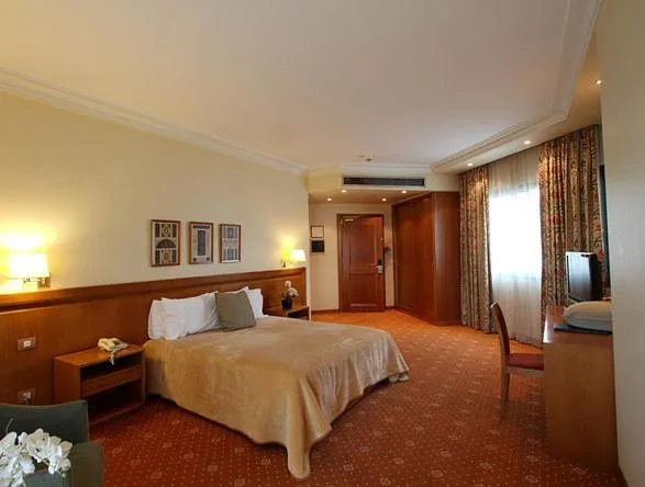 Bed in Promenade Hotel