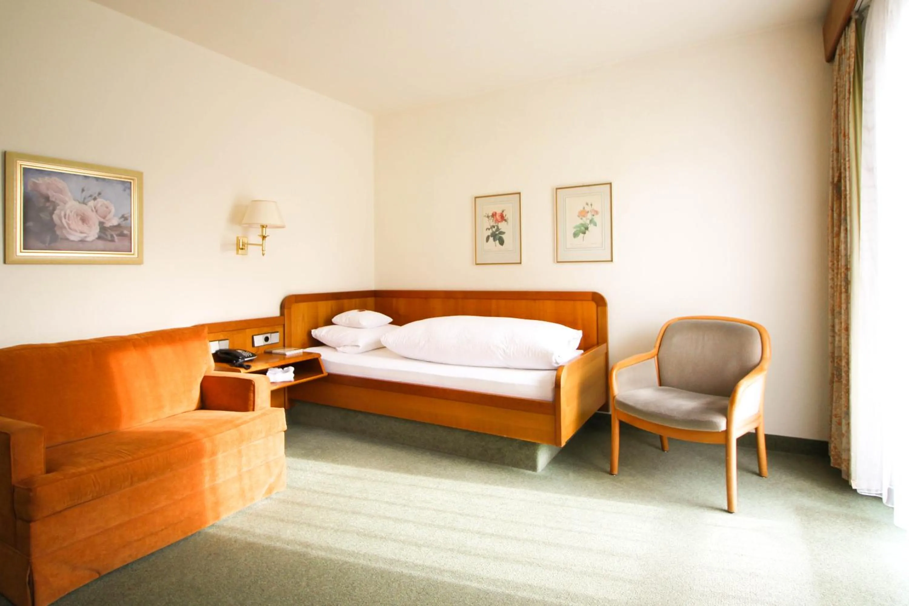 Photo of the whole room, Bed in Kurhotel Roswitha