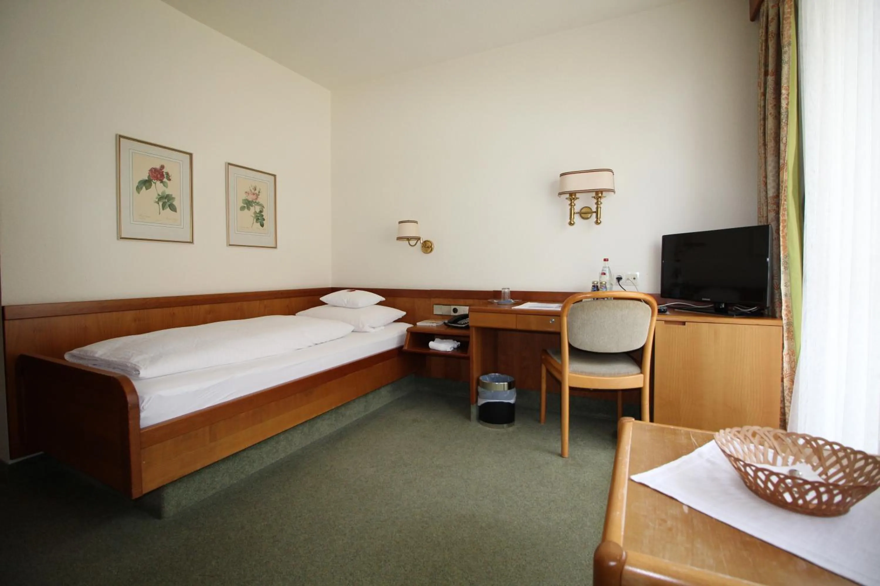 Photo of the whole room, Bed in Kurhotel Roswitha