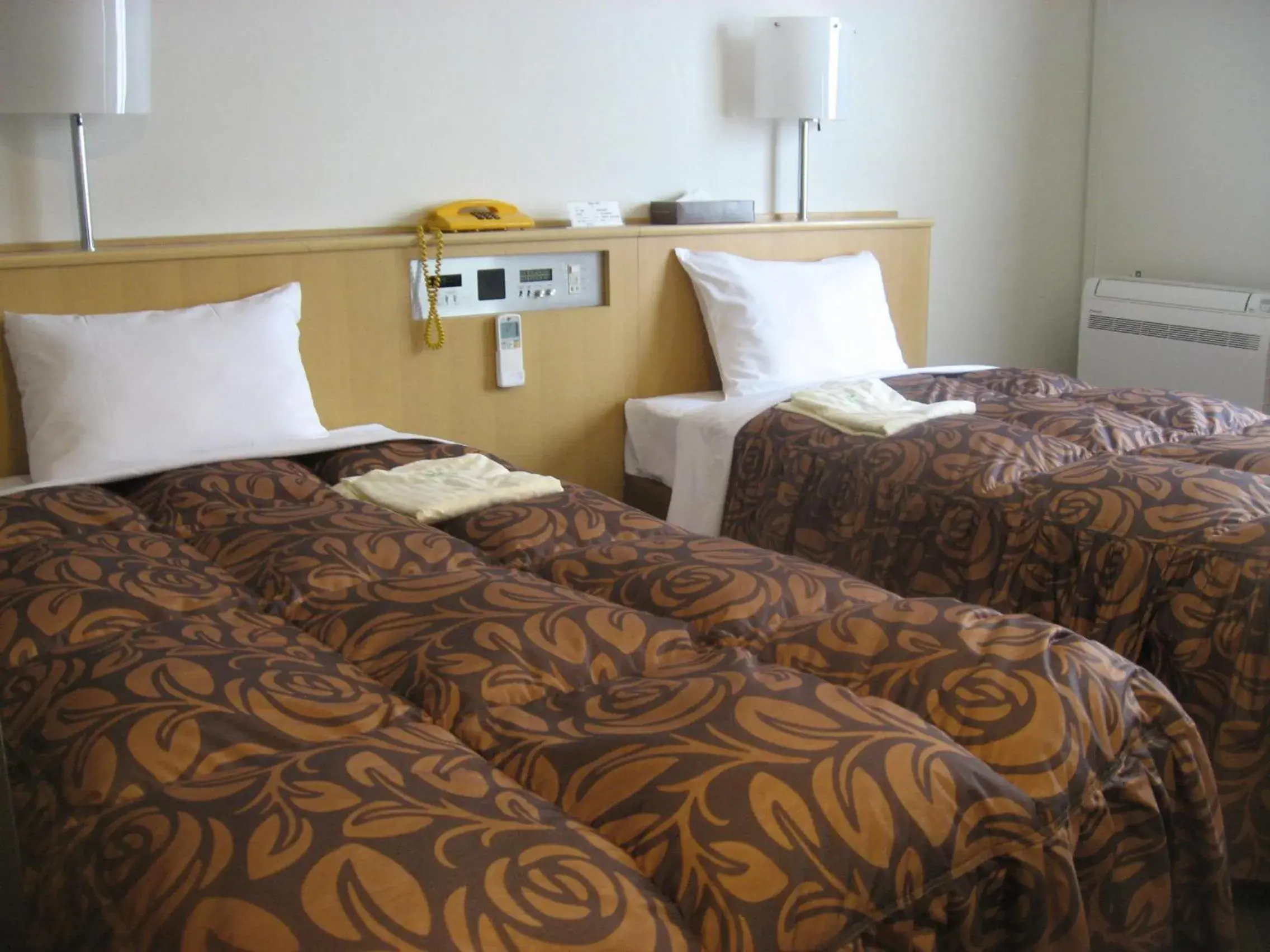 Economy Twin Room in Akashi Castle Hotel Economy Twin Room in Akashi Castle Hotel