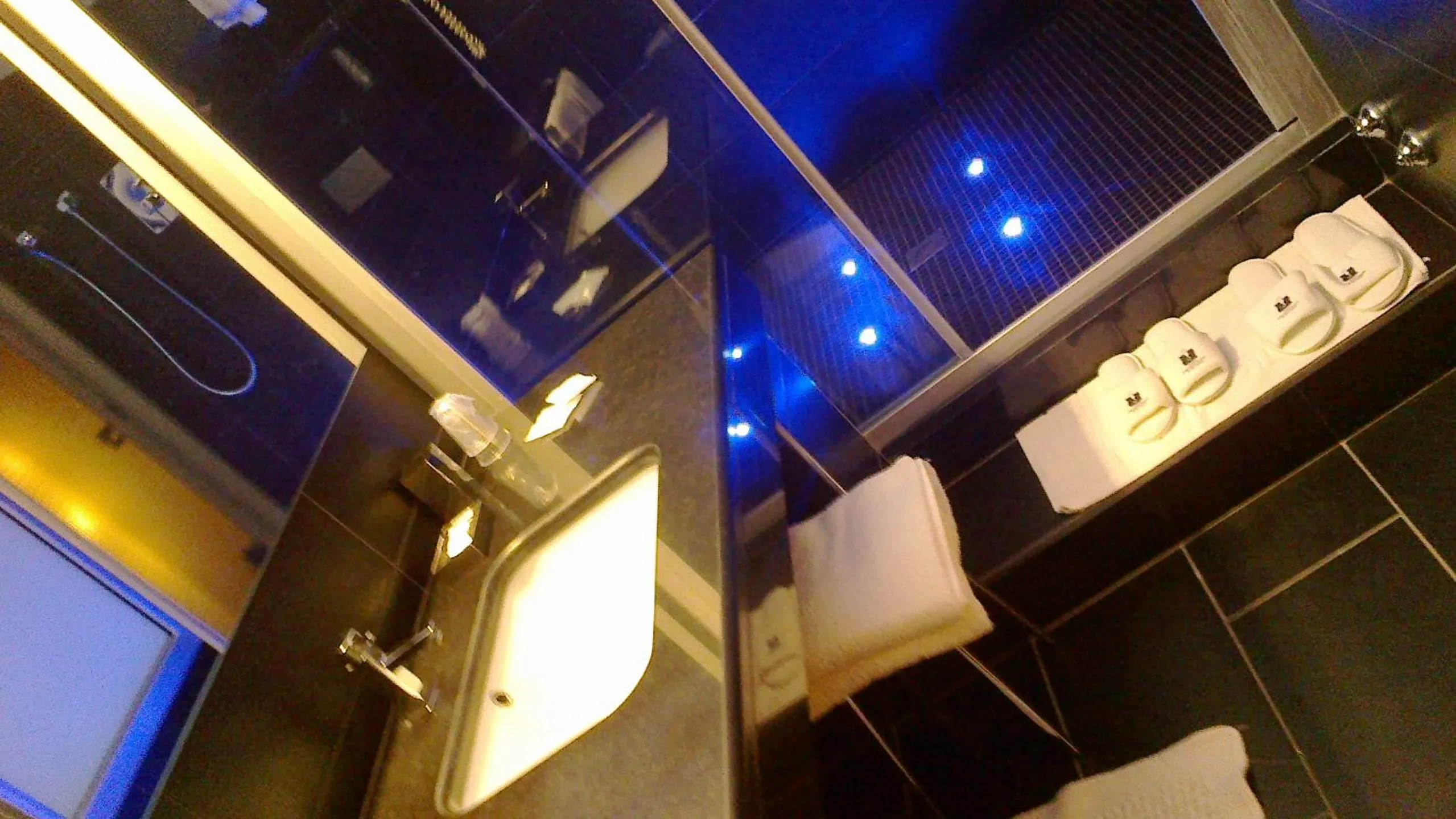 Bathroom in Hotel Cavalluccio Marino