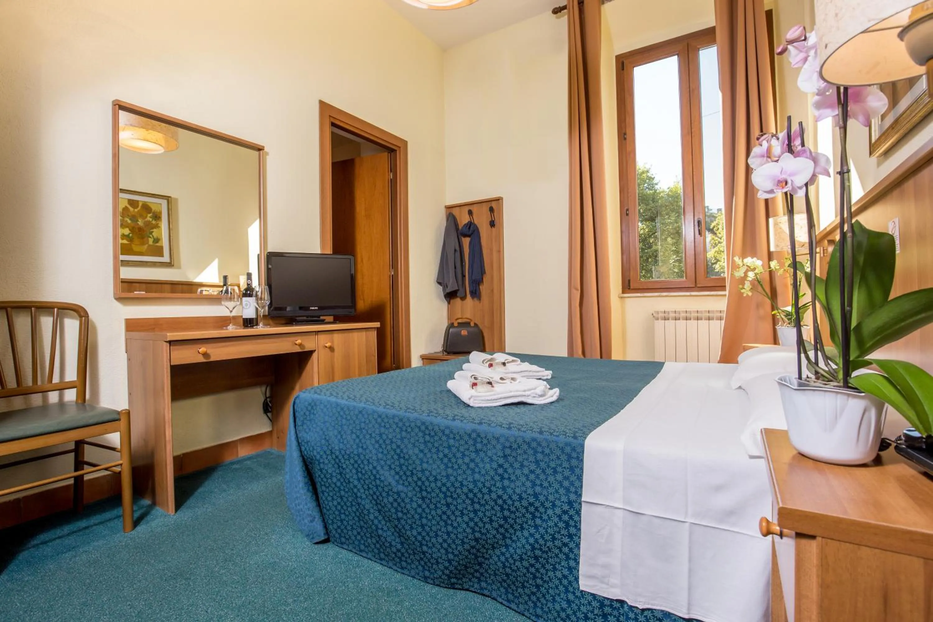 Photo of the whole room, Bed in Hotel Trastevere