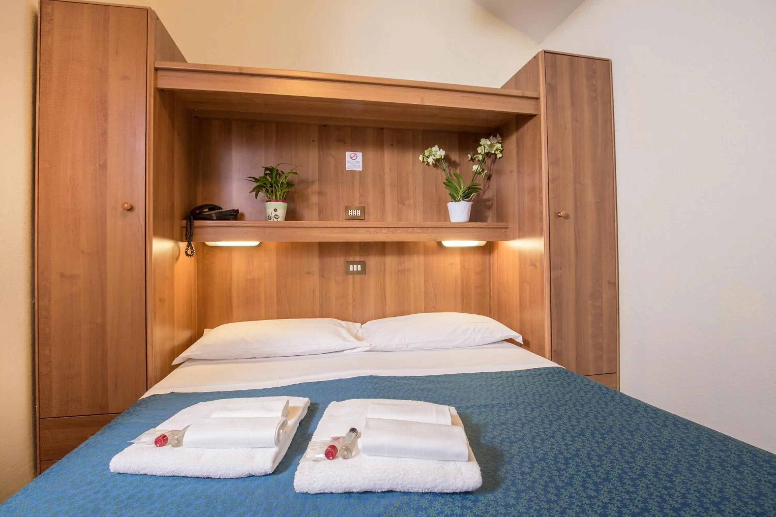 Photo of the whole room, Bed in Hotel Trastevere