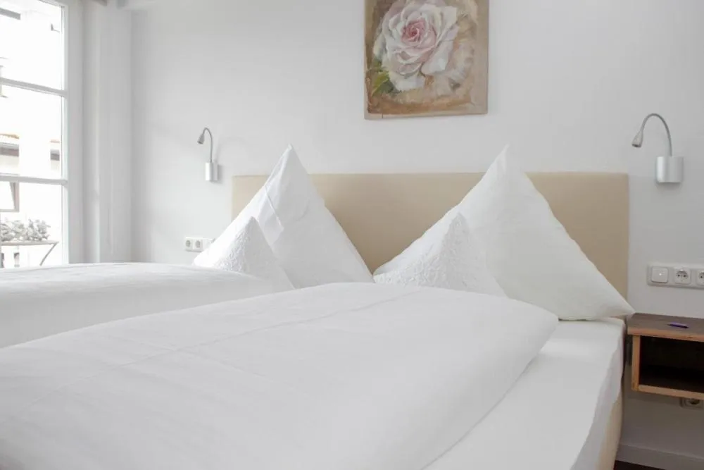 Bedroom, Bed in Hotel zur Sonne