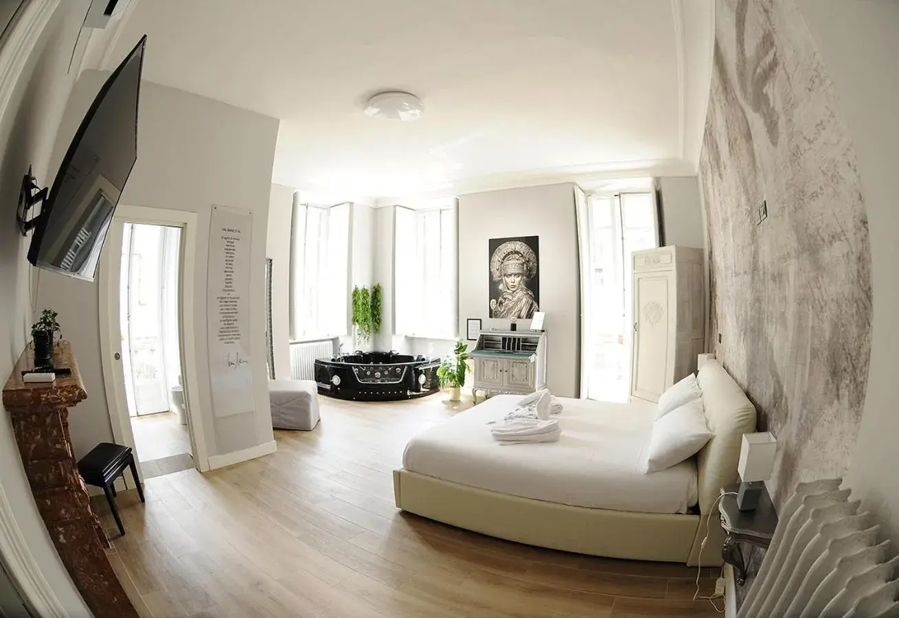 Deluxe Suite with Spa Bath in Apartments Chic Torino Centro porta nuova Deluxe Suite with Spa Bath in Apartments Chic Torino Centro porta nuova