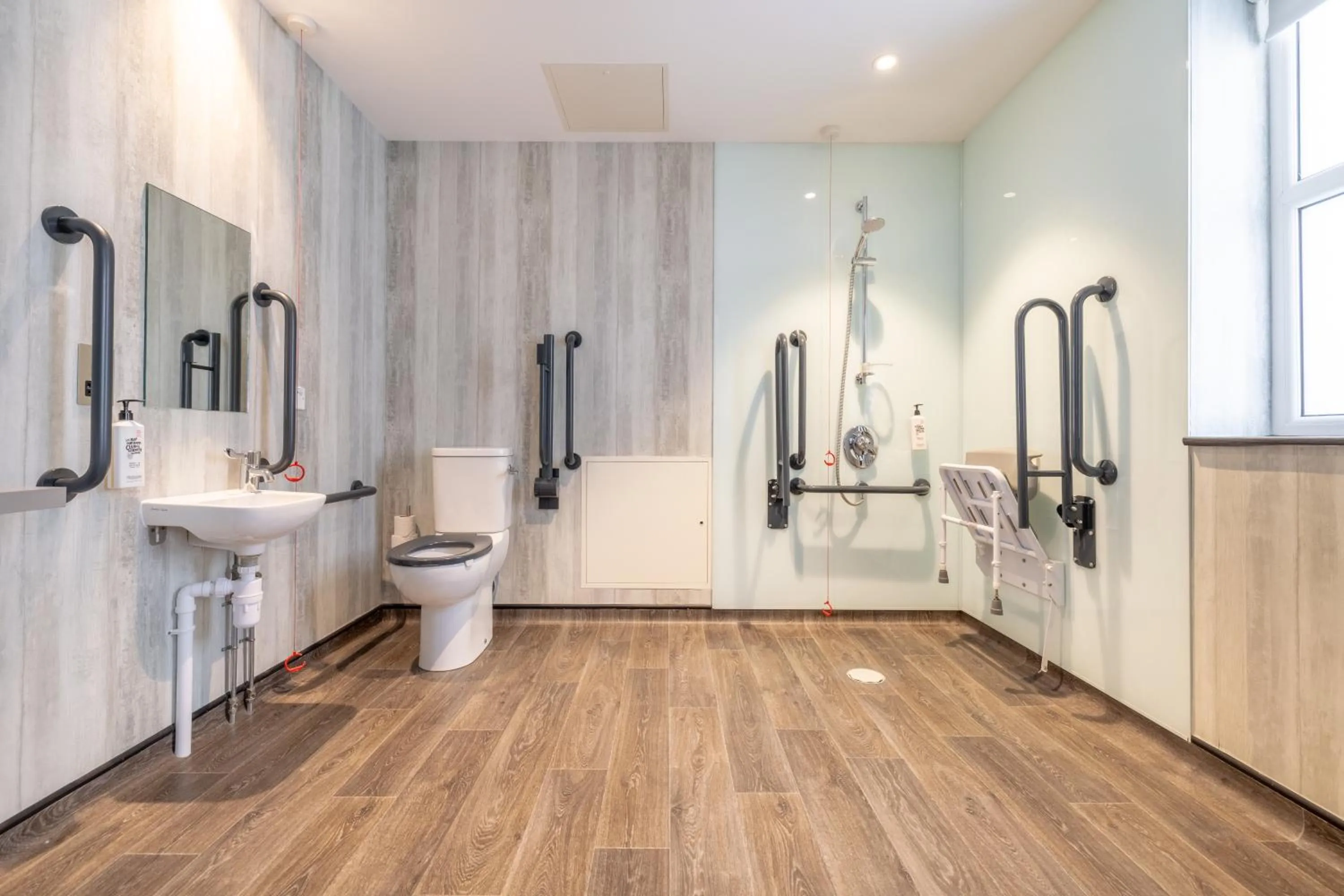 Shower in easyHotel Belfast