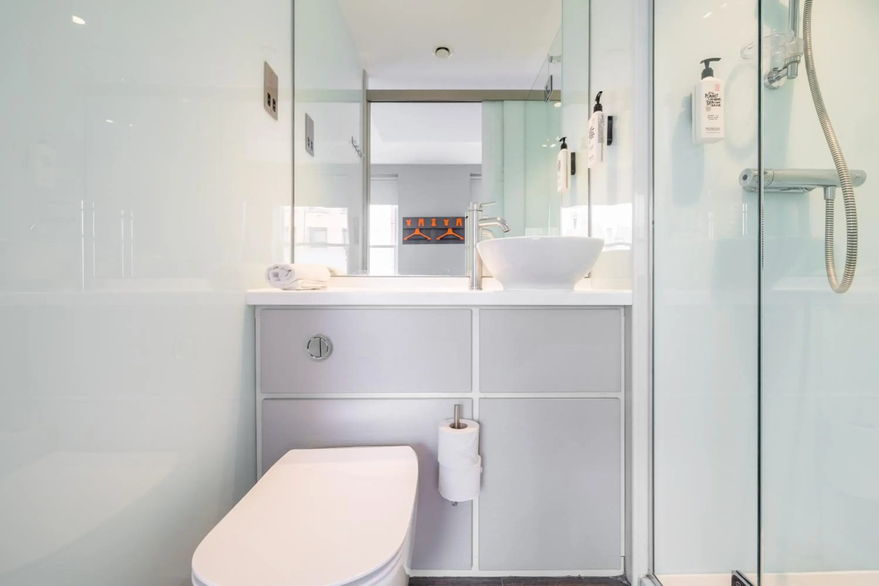 Toilet in easyHotel Belfast Toilet in easyHotel Belfast