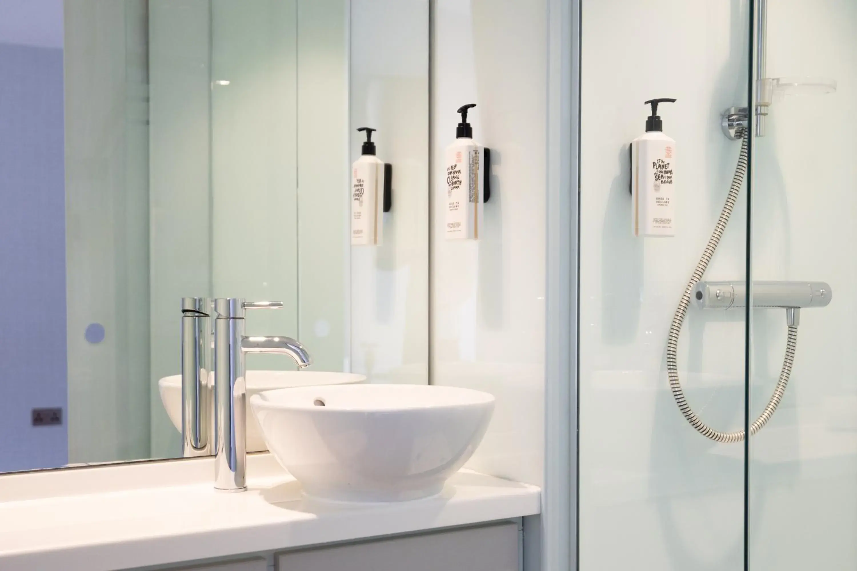 Superior Double Room in easyHotel Belfast Superior Double Room in easyHotel Belfast