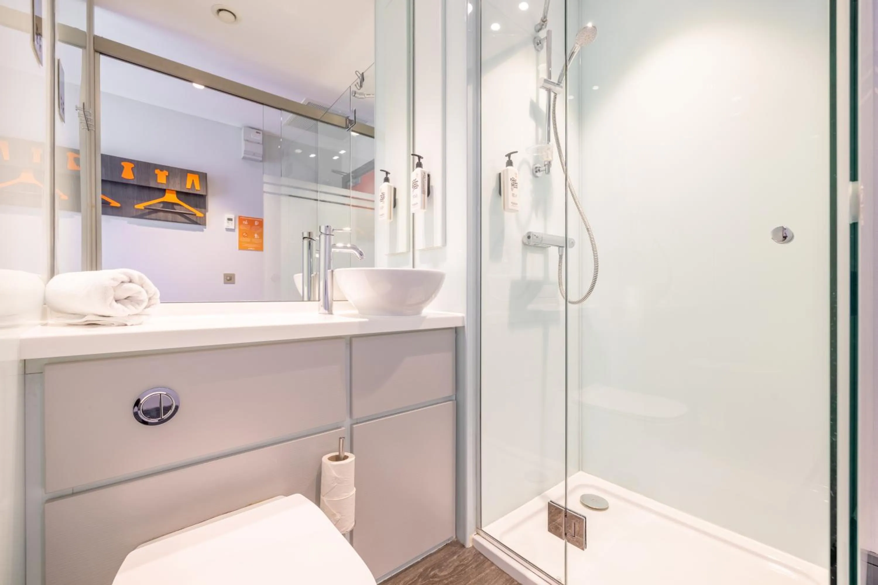 Bathroom in easyHotel Belfast