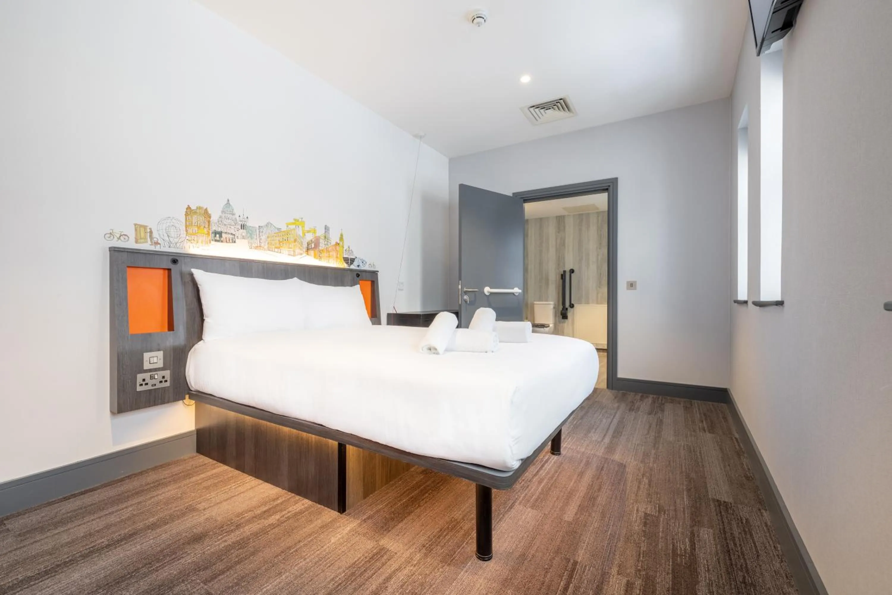 Photo of the whole room, Bed in easyHotel Belfast