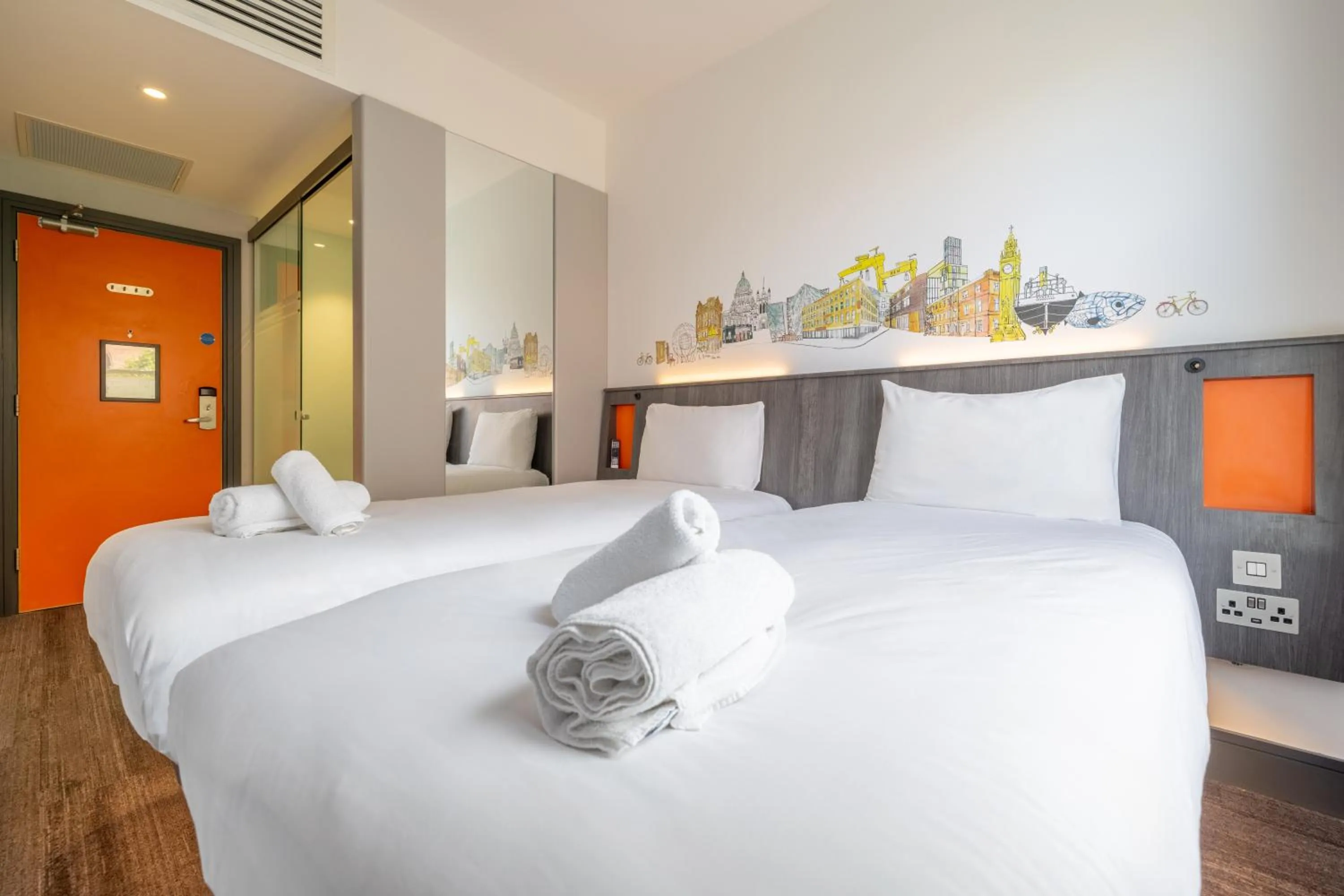 Bedroom, Bed in easyHotel Belfast