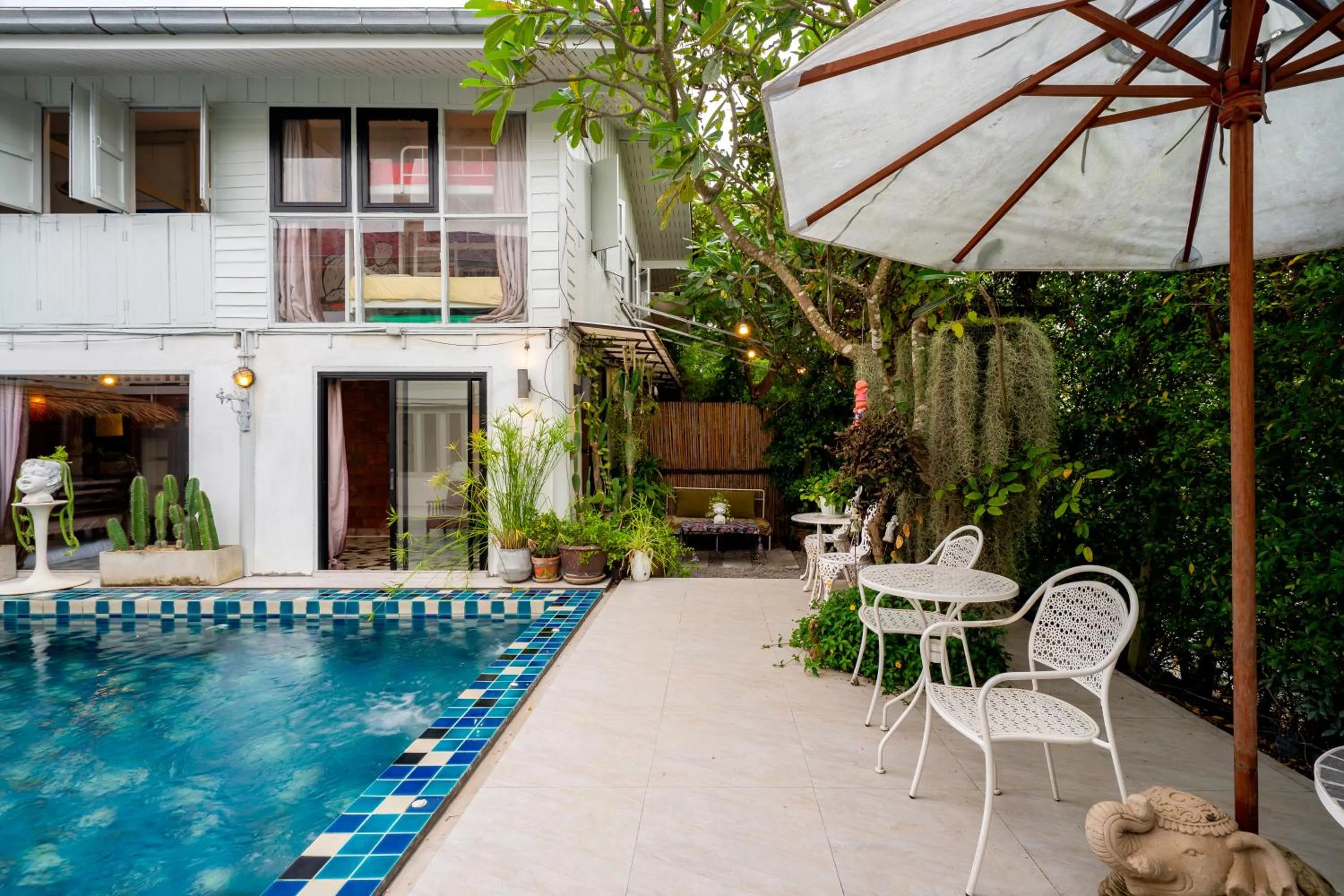 Secret garden pool villa