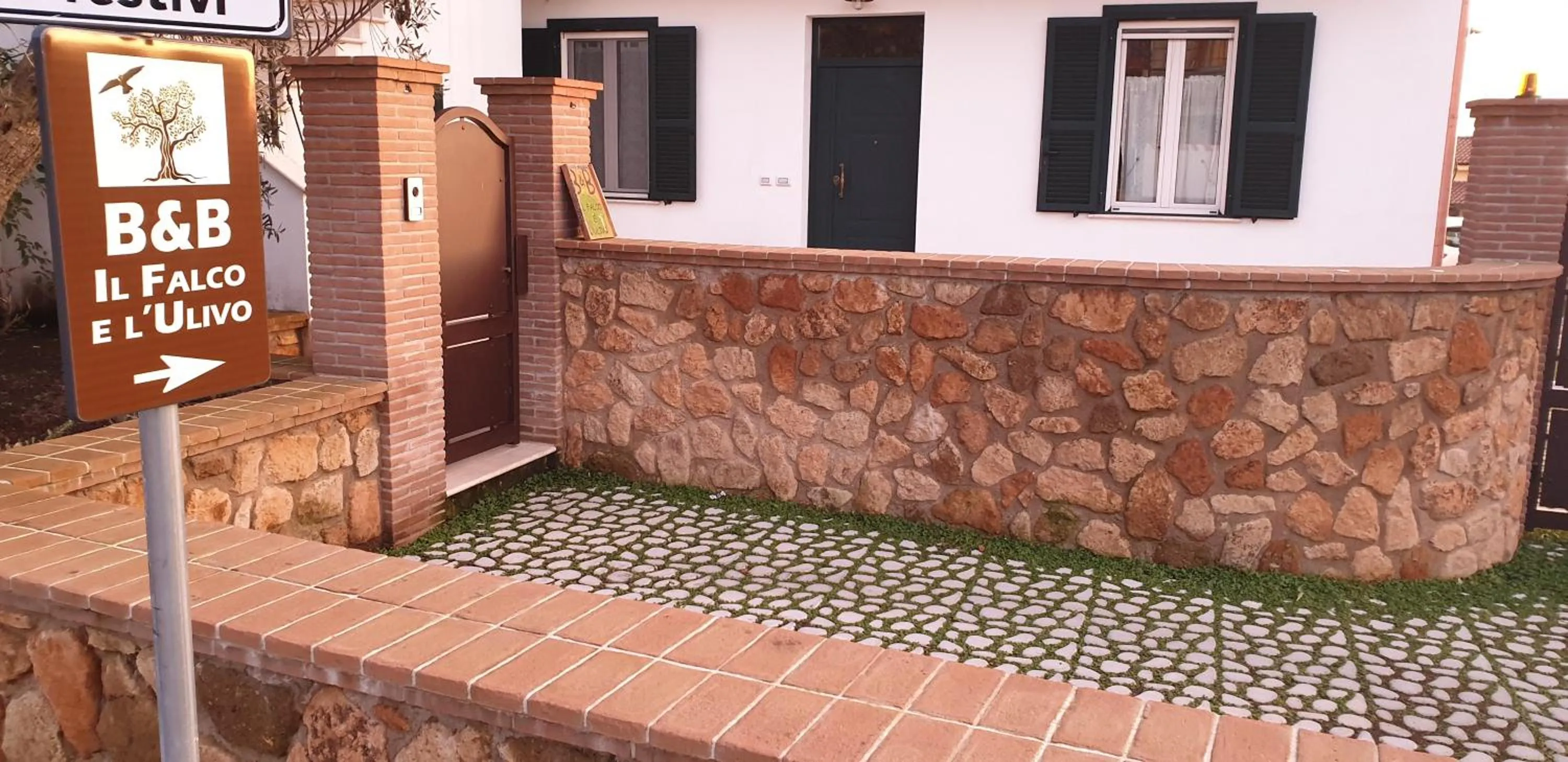 Facade/entrance in B&B Il Falco e l'Ulivo