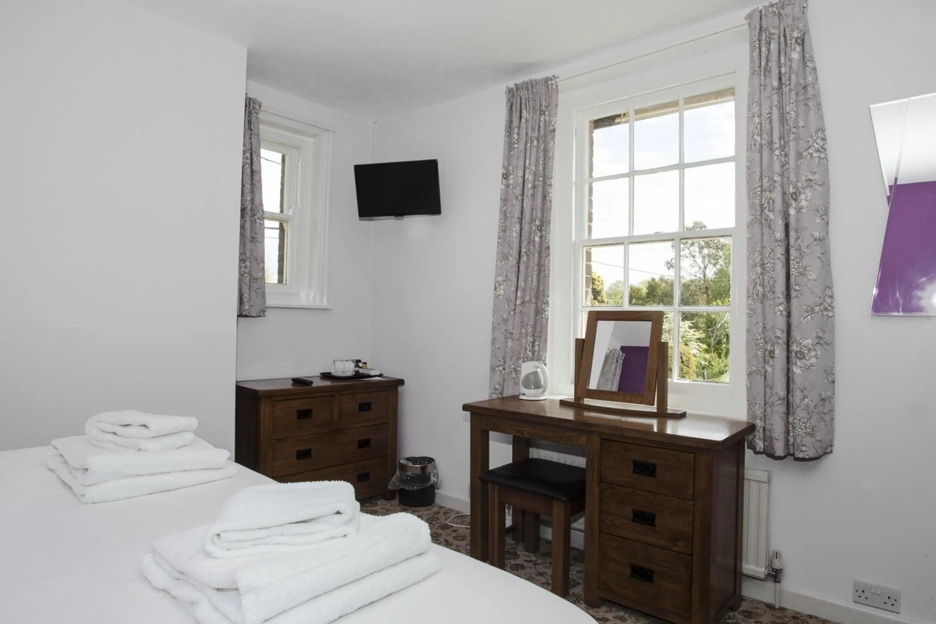 Bedroom, Bed in The Black Dog Inn