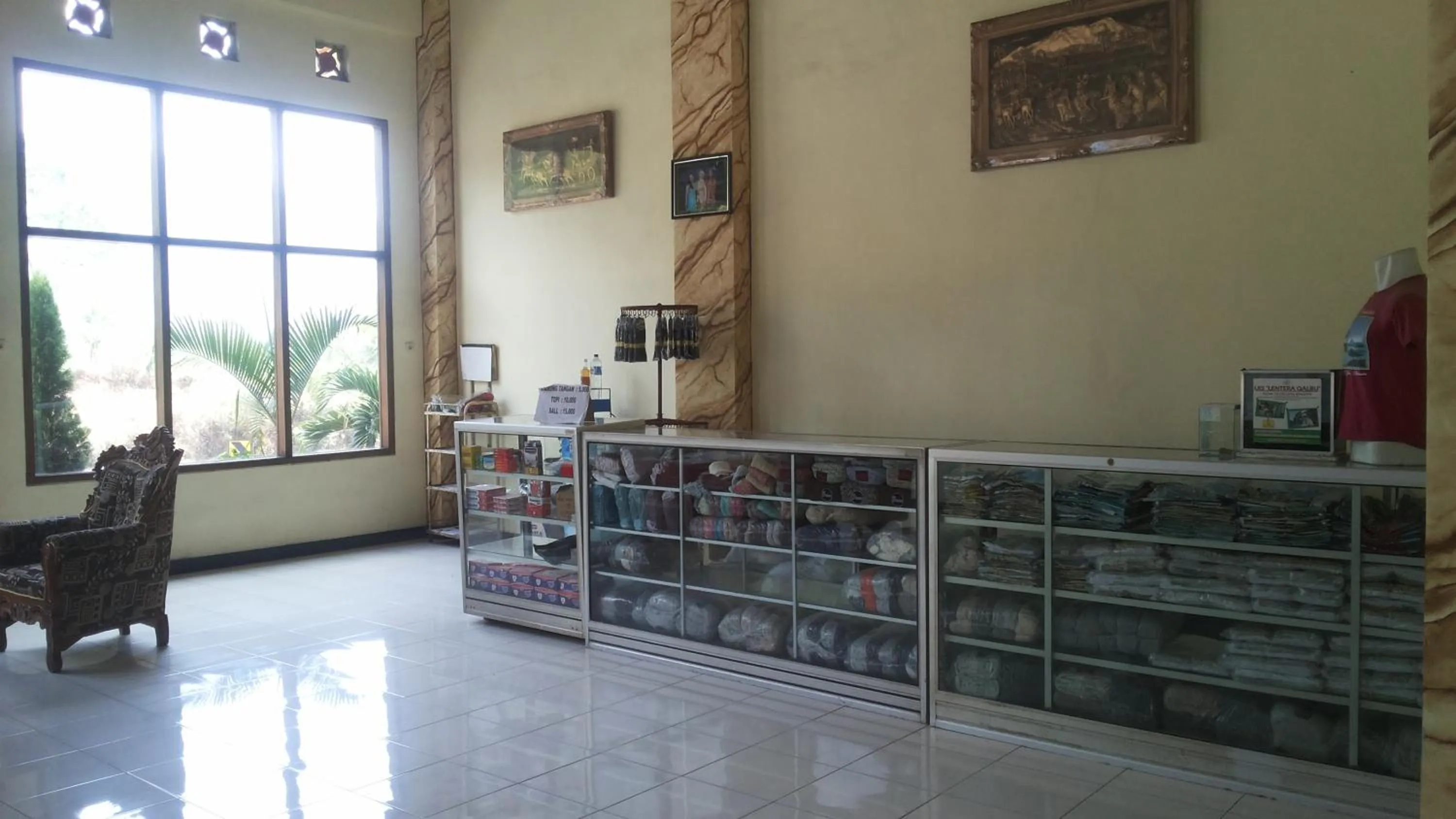 On-site shops in Hotel Nadia Bromo
