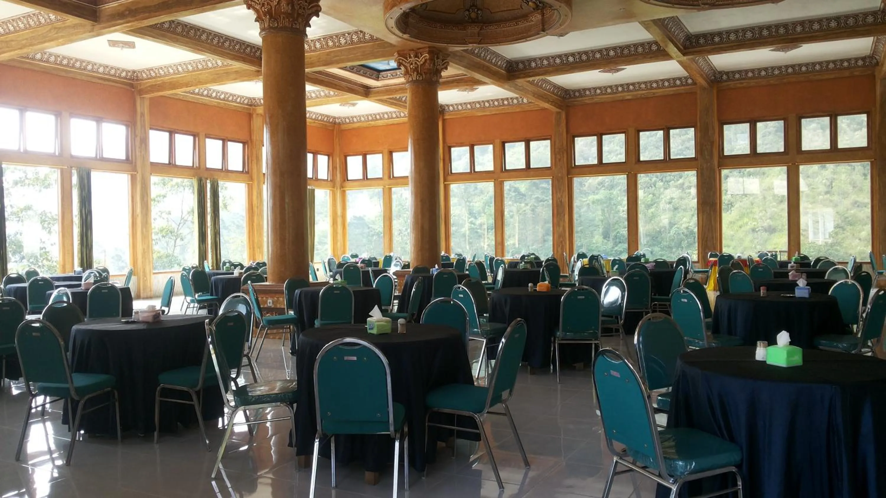 Restaurant/places to eat in Hotel Nadia Bromo