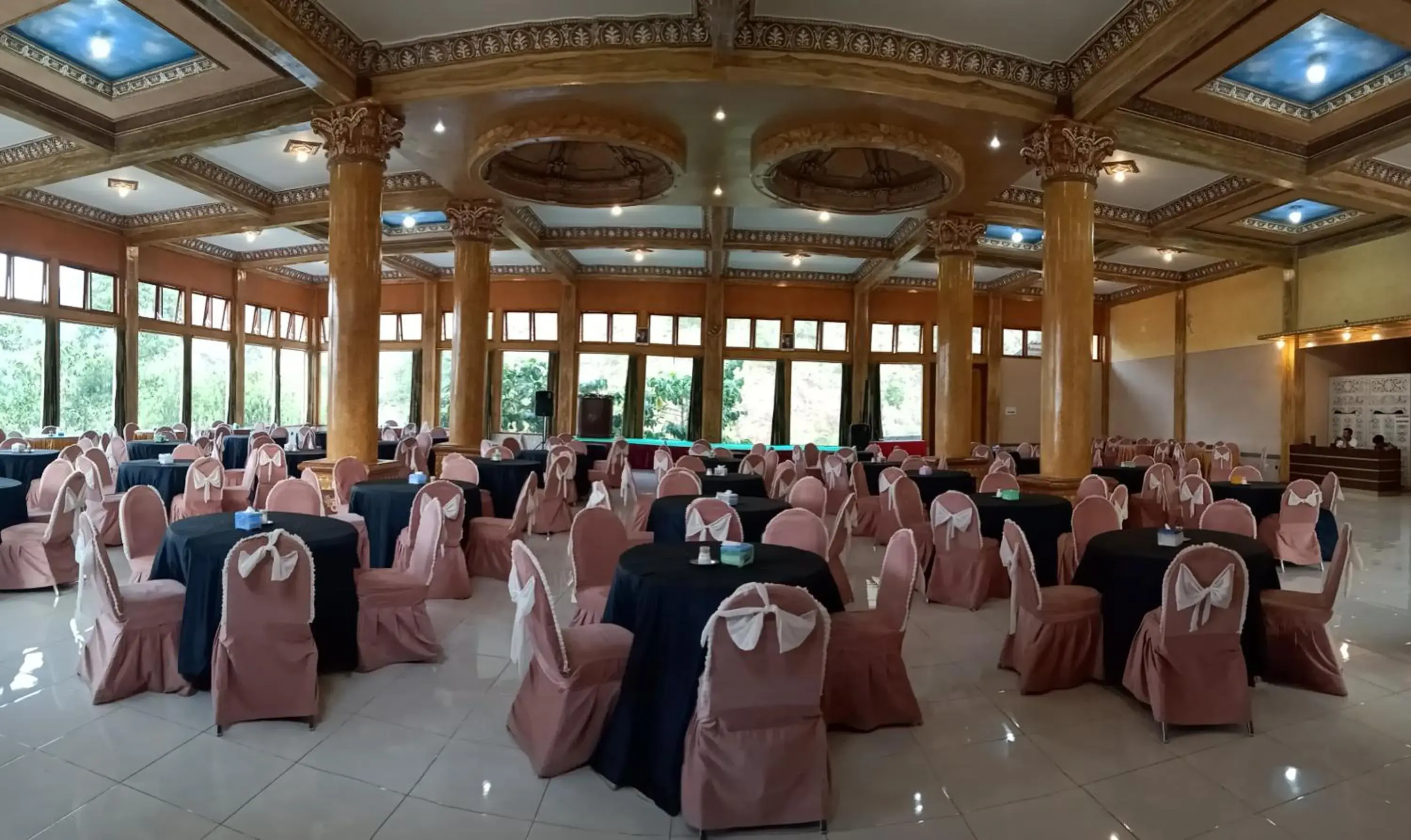 Restaurant/places to eat in Hotel Nadia Bromo Restaurant/places to eat in Hotel Nadia Bromo