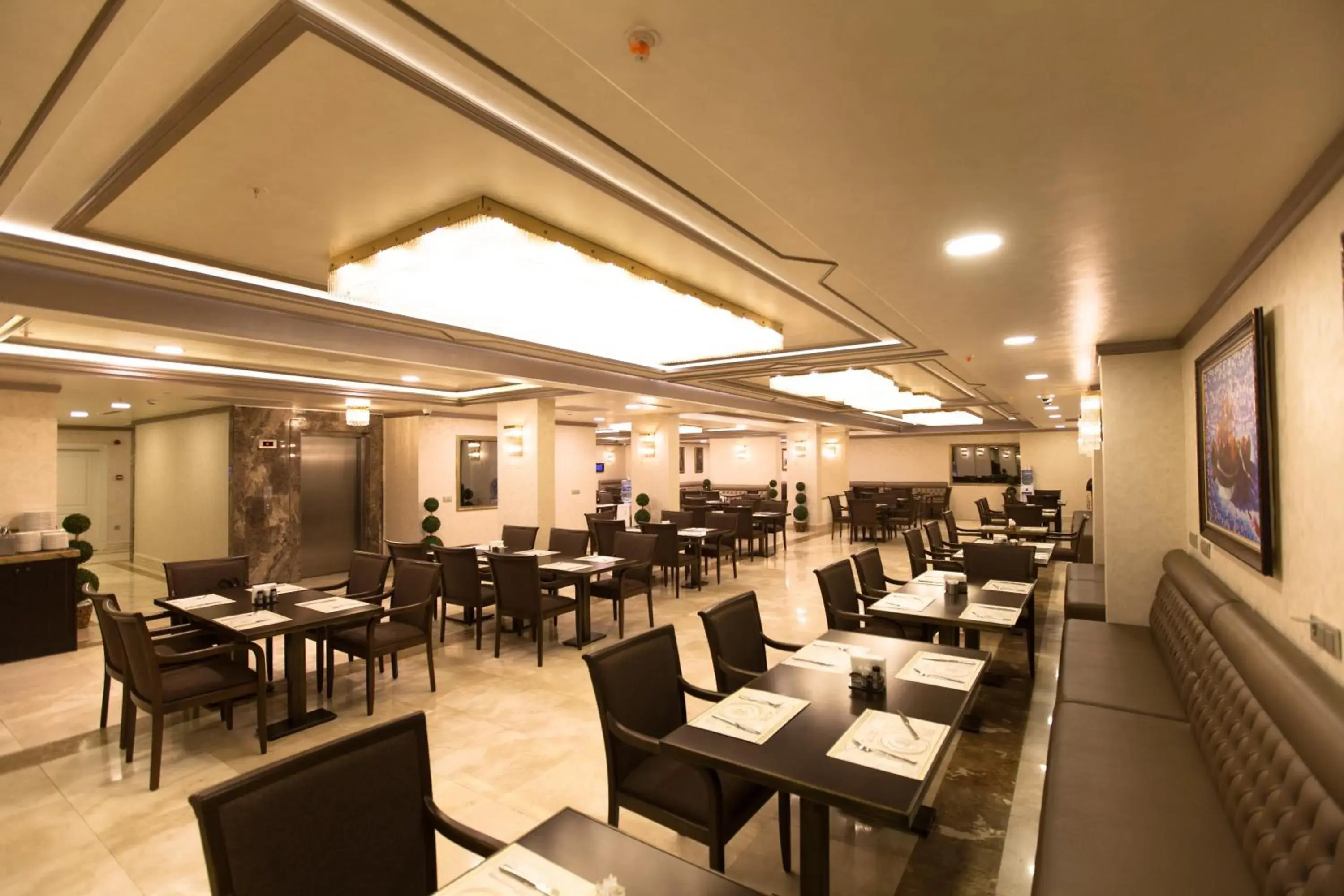 Restaurant/places to eat in Miss Istanbul Hotel Restaurant/places to eat in Miss Istanbul Hotel