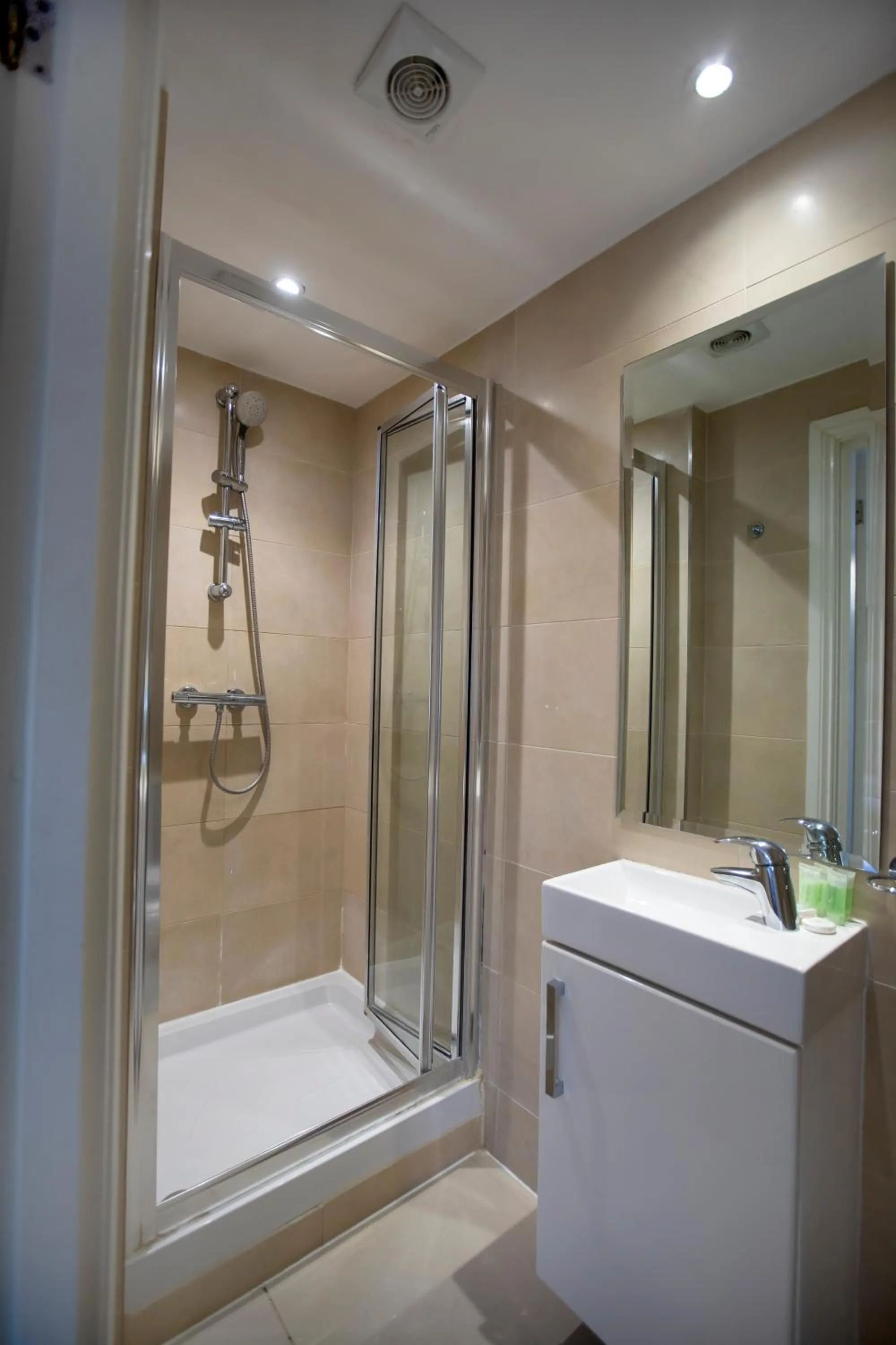 Bathroom in W6 Hotel