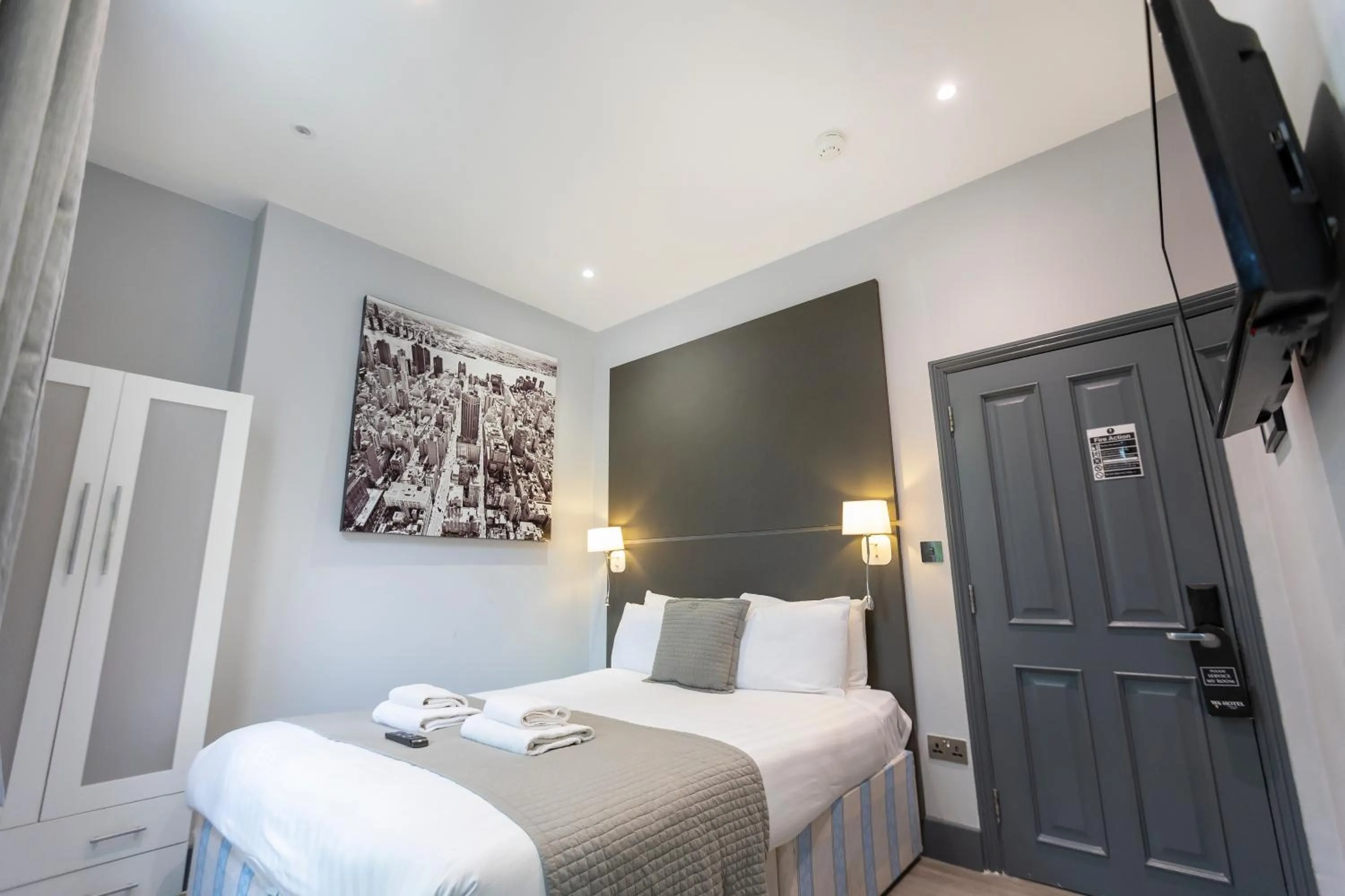 Bedroom, Bed in W6 Hotel