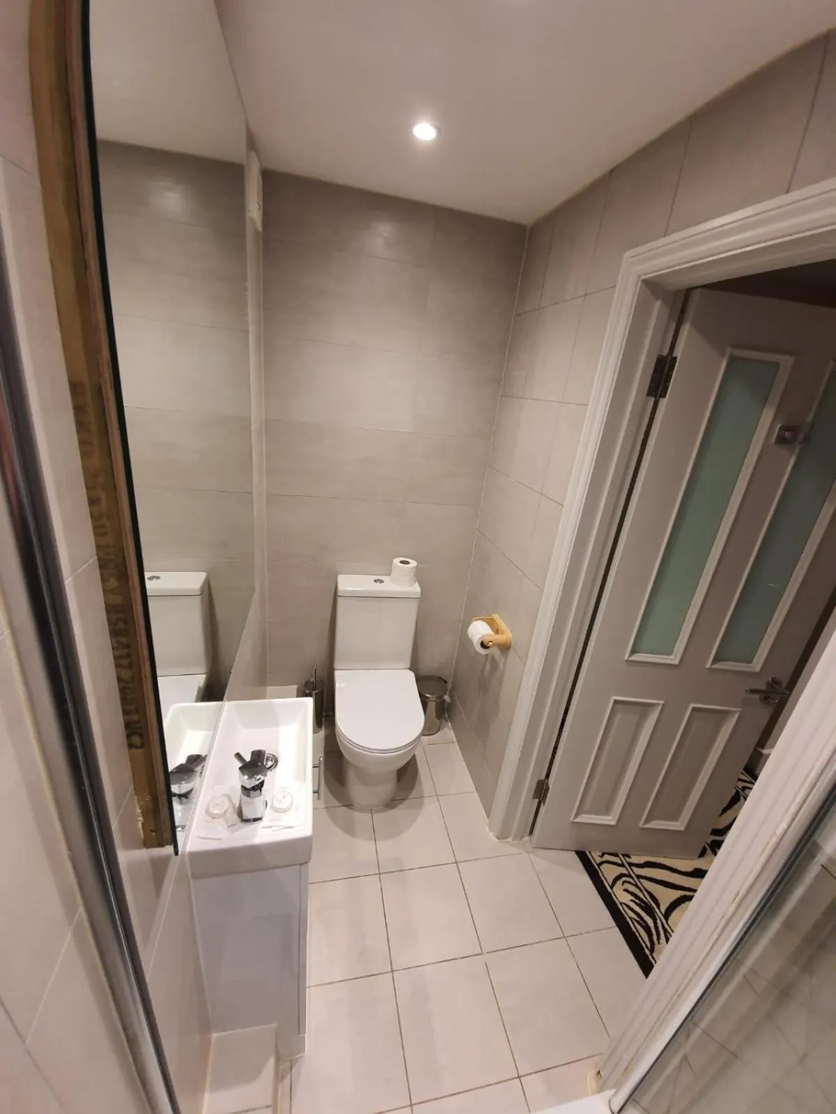 Bathroom in W6 Hotel