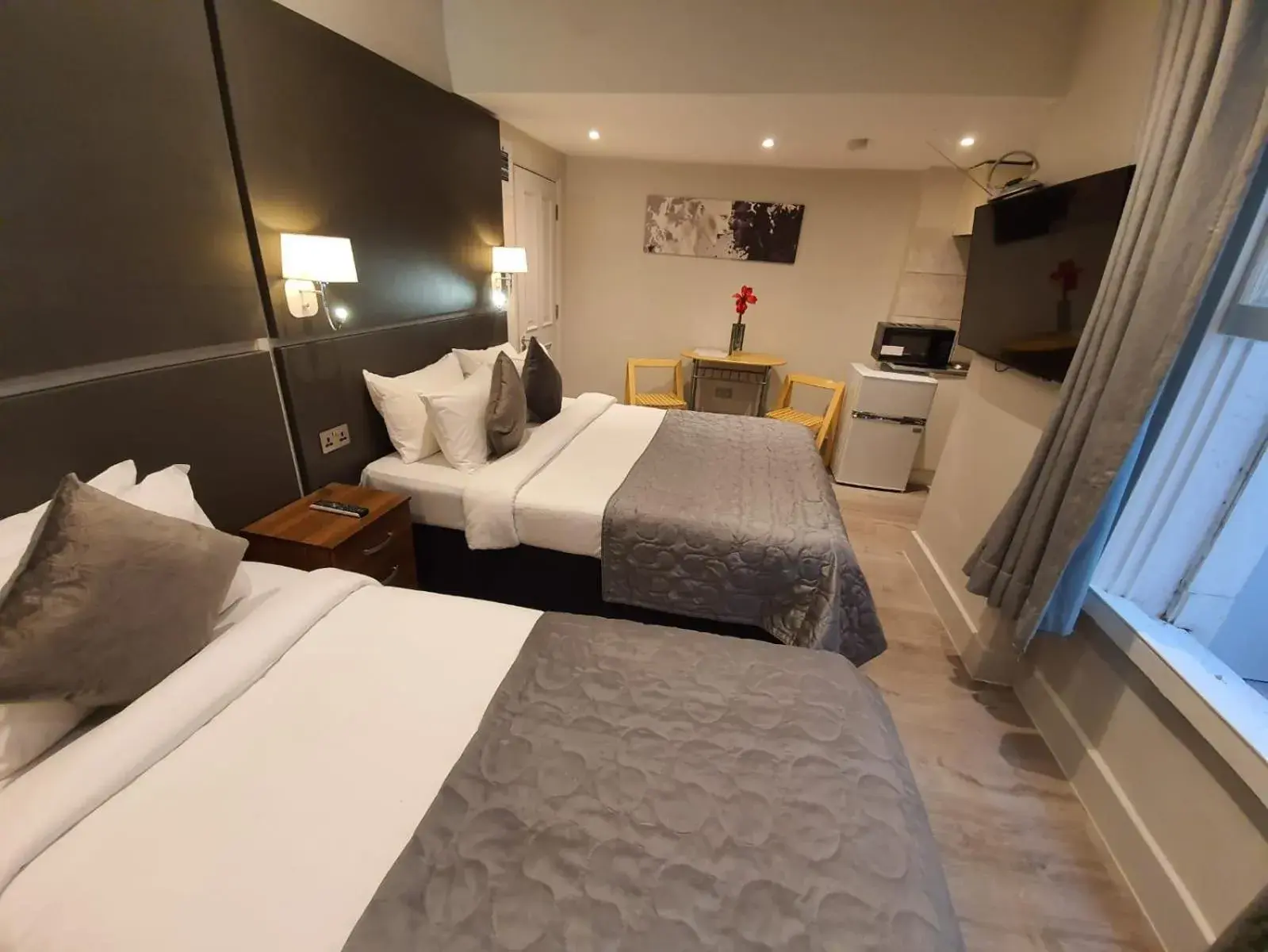 Photo of the whole room, Bed in W6 Hotel Photo of the whole room, Bed in W6 Hotel