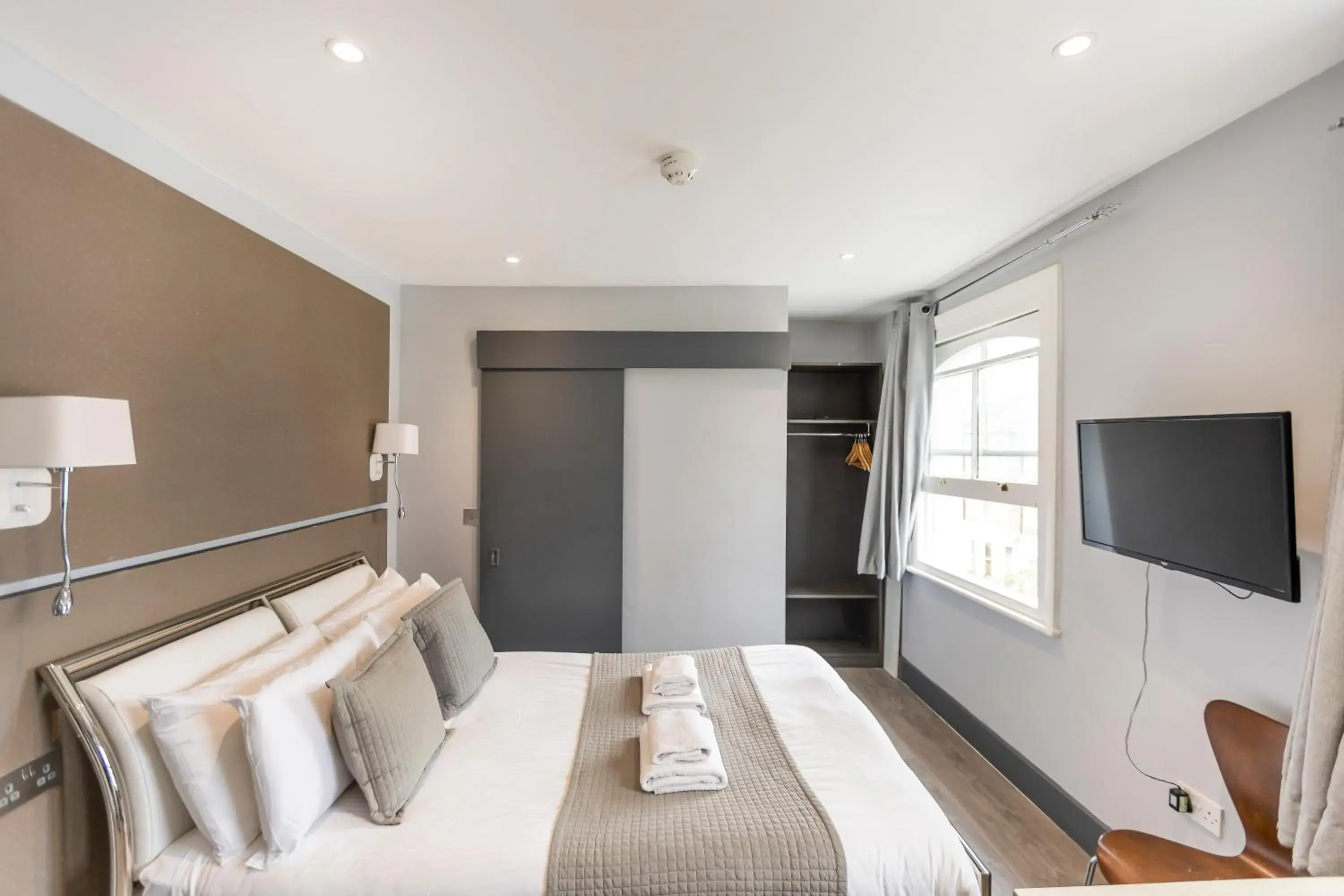 City view, Bed in W6 Hotel City view, Bed in W6 Hotel