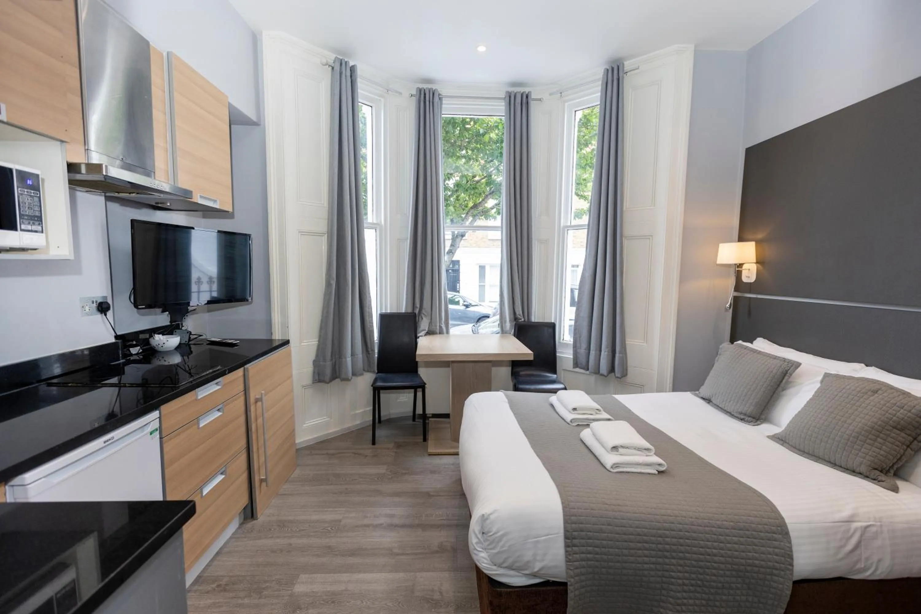 City view, Bed in W6 Hotel