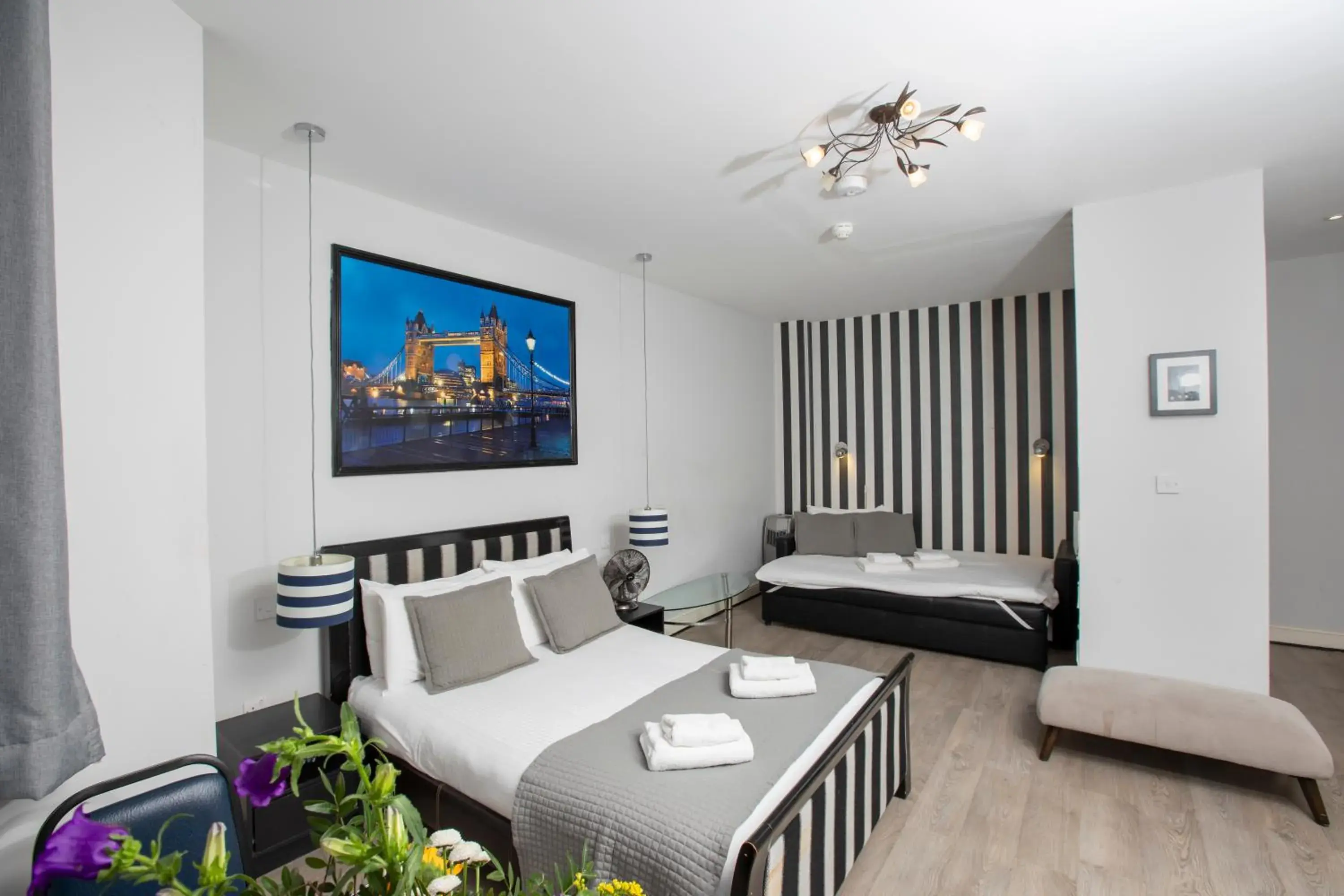 Photo of the whole room, Bed in W6 Hotel Photo of the whole room, Bed in W6 Hotel