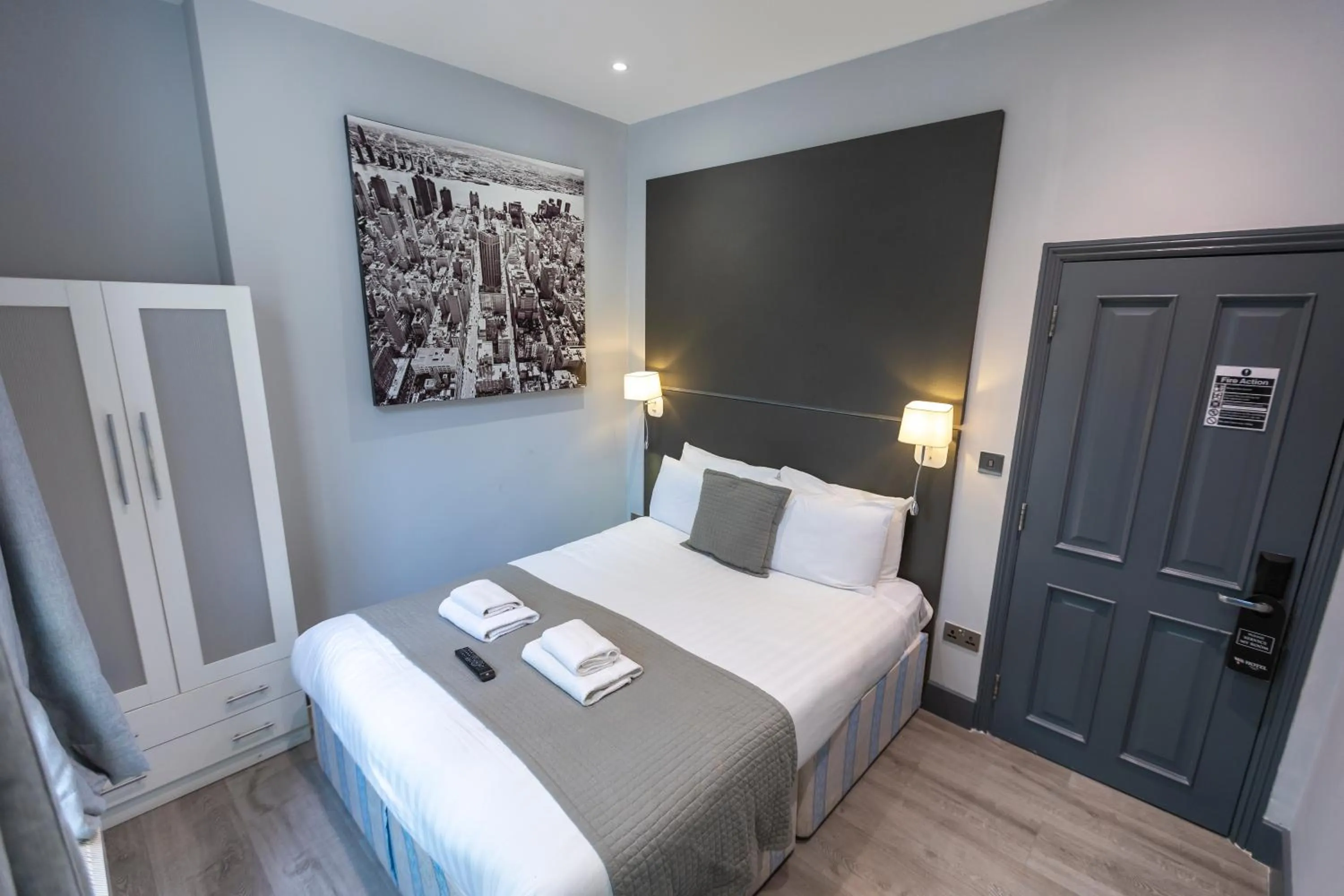 Bedroom, Bed in W6 Hotel